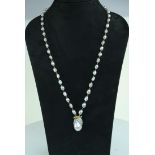 Baroque pearl drop on kishi pearl necklace with 18ct pig-tailing by Abigail Sands.
Abigail Sands