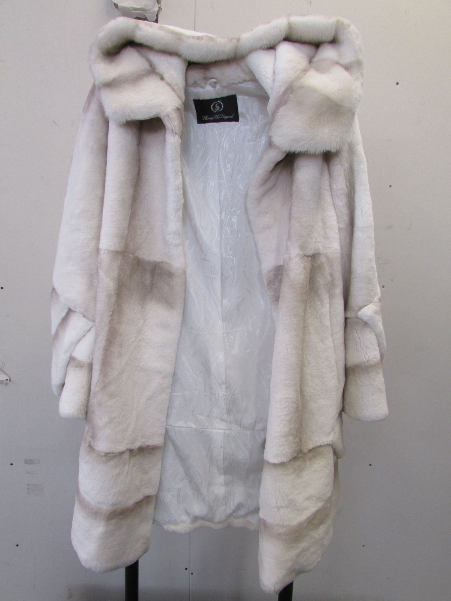 FABULOUS 2015 100% FUR COAT WITH HOOD SIZE 20-22