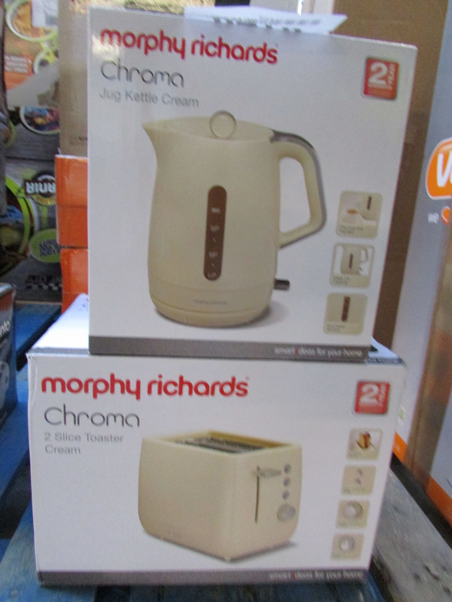 2X MORPHY RICHARDS CHROMA JUG KETTLE AND 2 SLICE TOASTER OATH IN CREAM