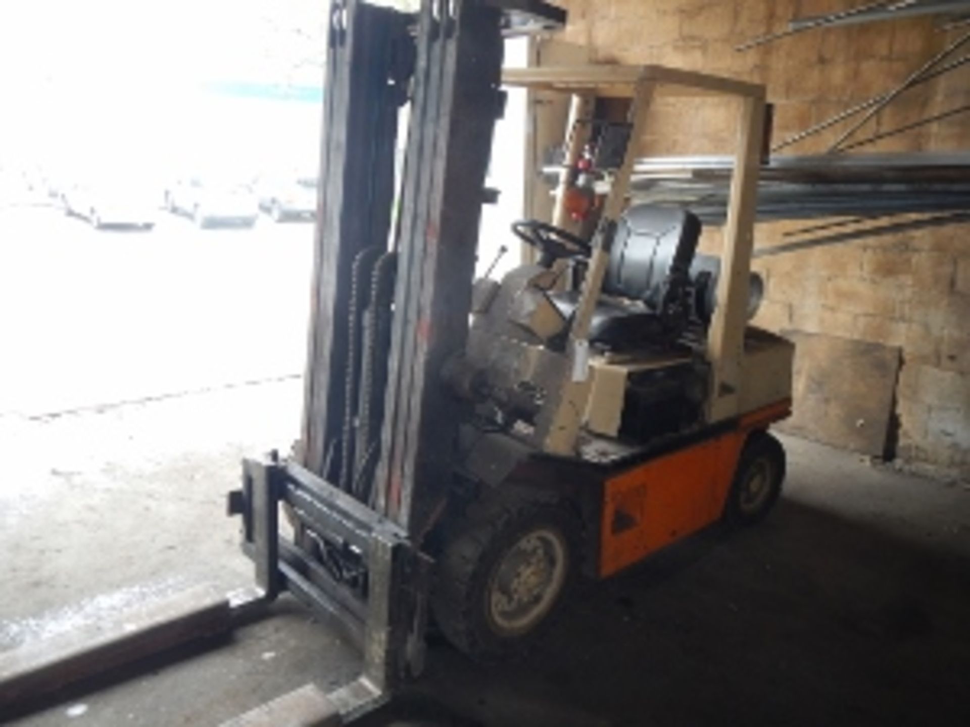 NISSAN FORK TRUCK - Image 2 of 2