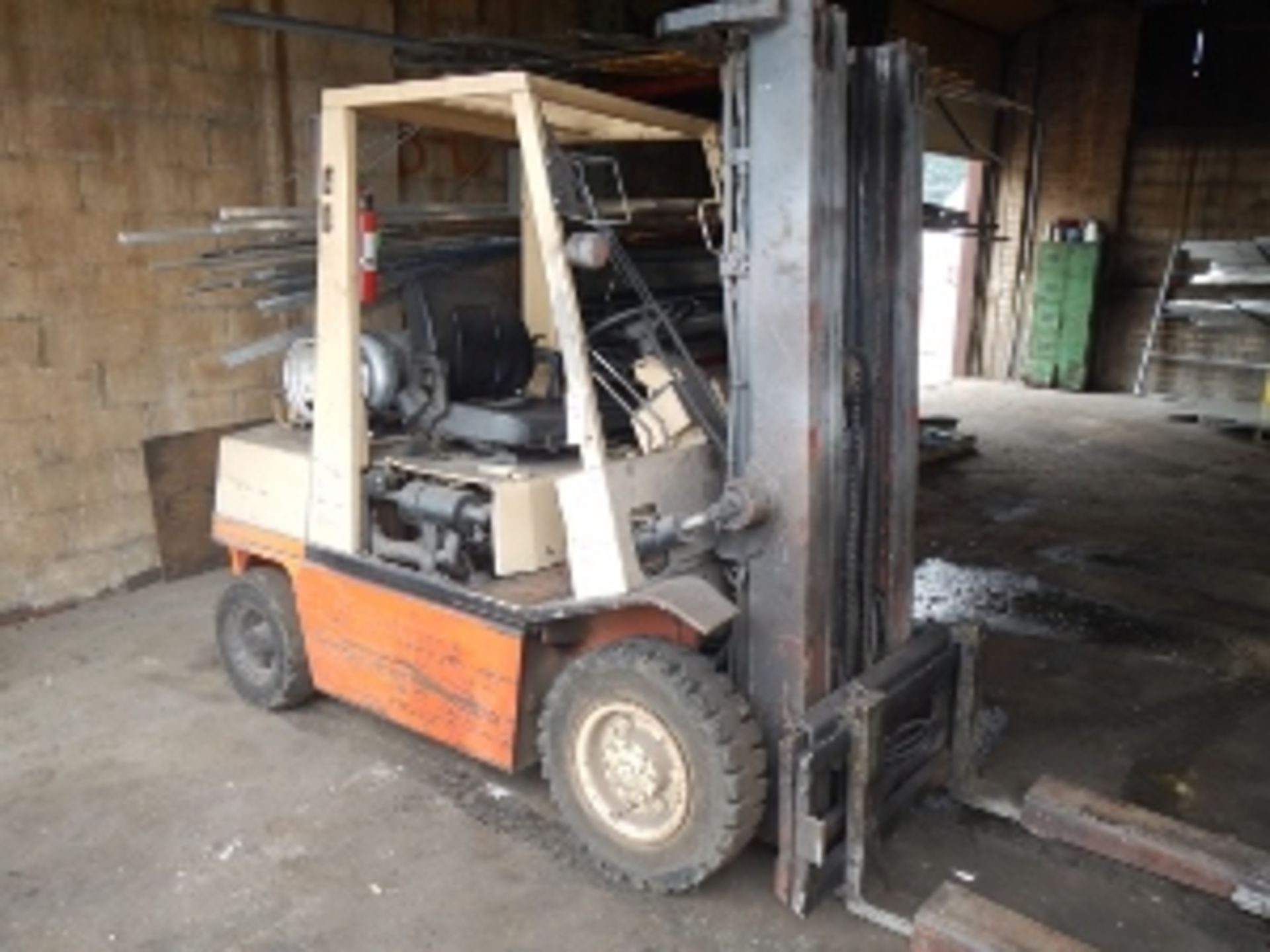 NISSAN FORK TRUCK