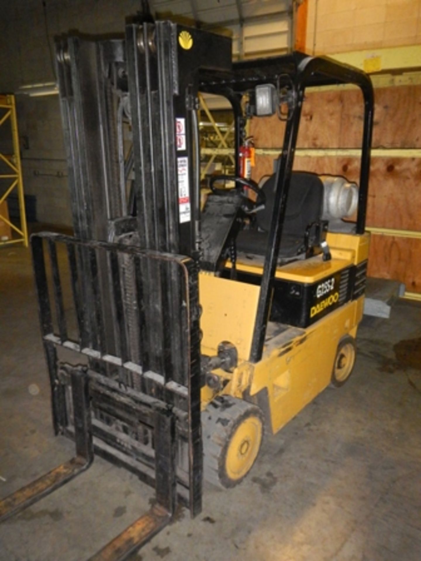 Daewoo G25S-2 5000# LP fork truck, 3 stage, 5735 hours, s/n 06-06296 Â THIS UNIT HAS TO STAY - Image 2 of 4