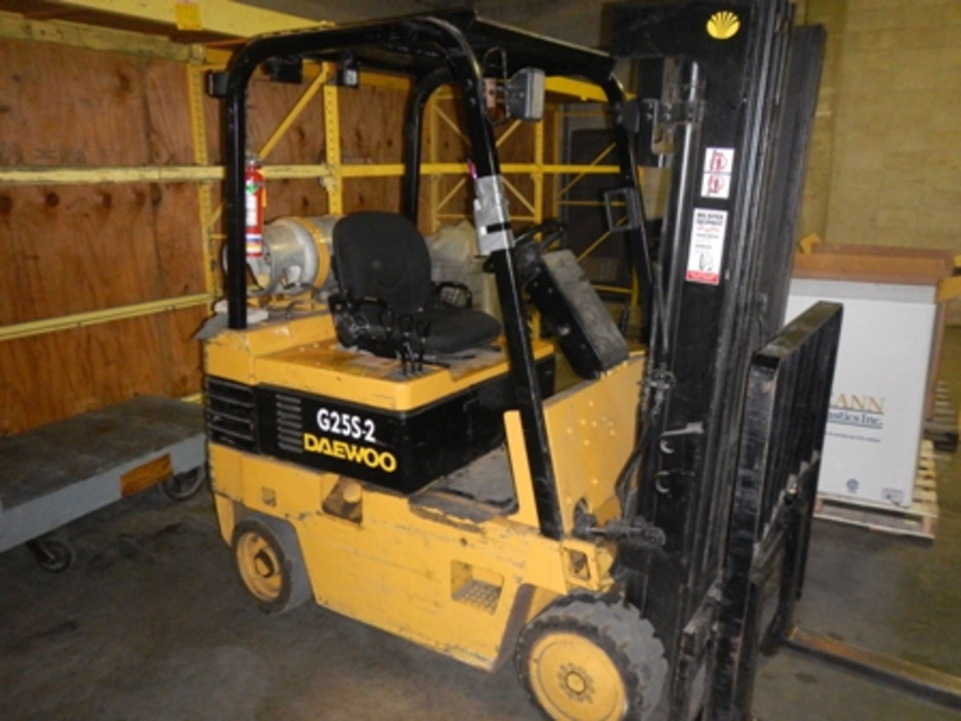 Daewoo G25S-2 5000# LP fork truck, 3 stage, 5735 hours, s/n 06-06296 Â THIS UNIT HAS TO STAY - Image 3 of 4