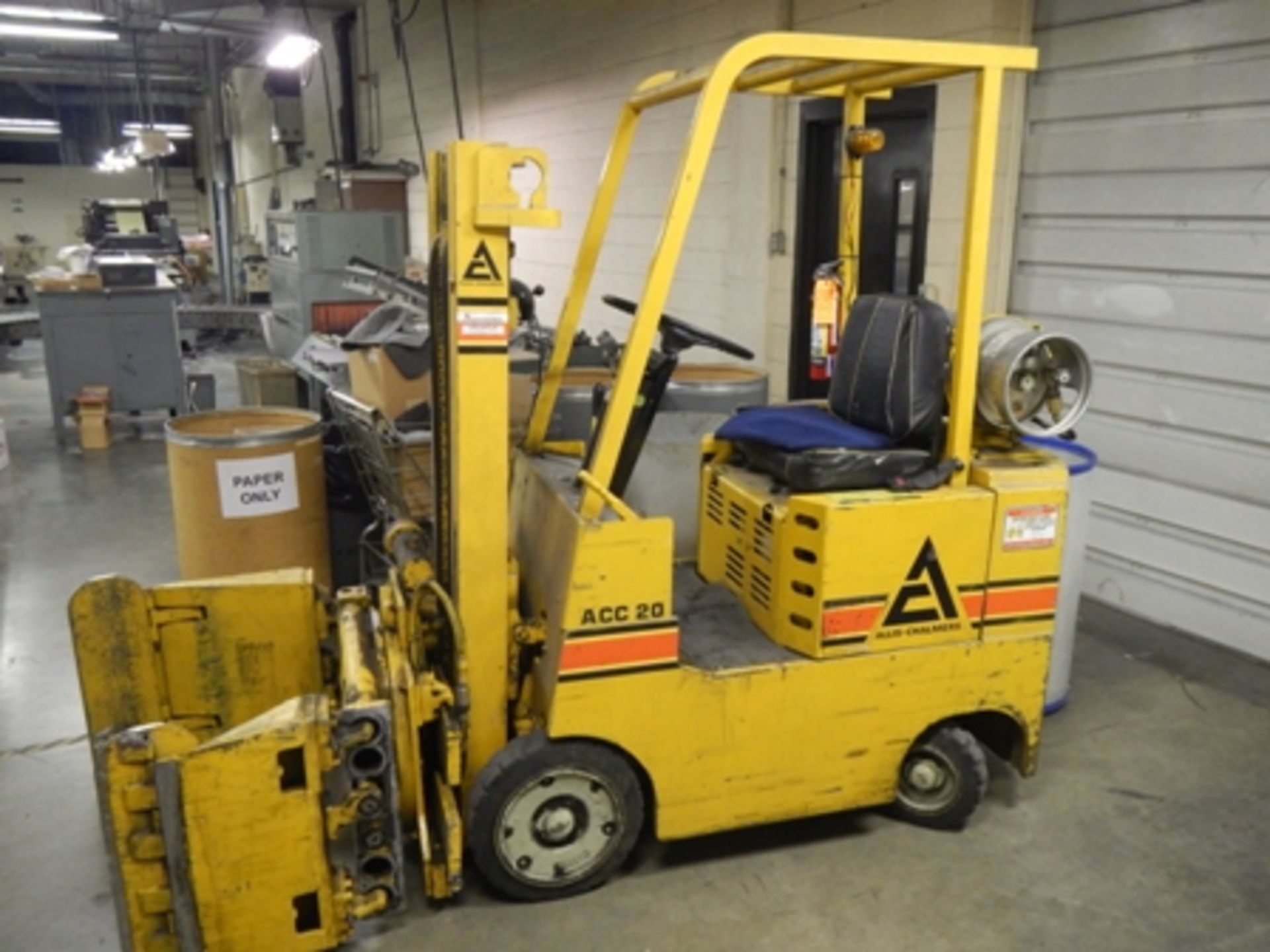 Allis Chalmers ACC 20 - 2000# LP fork truck w/ paper clam, 3009 hours