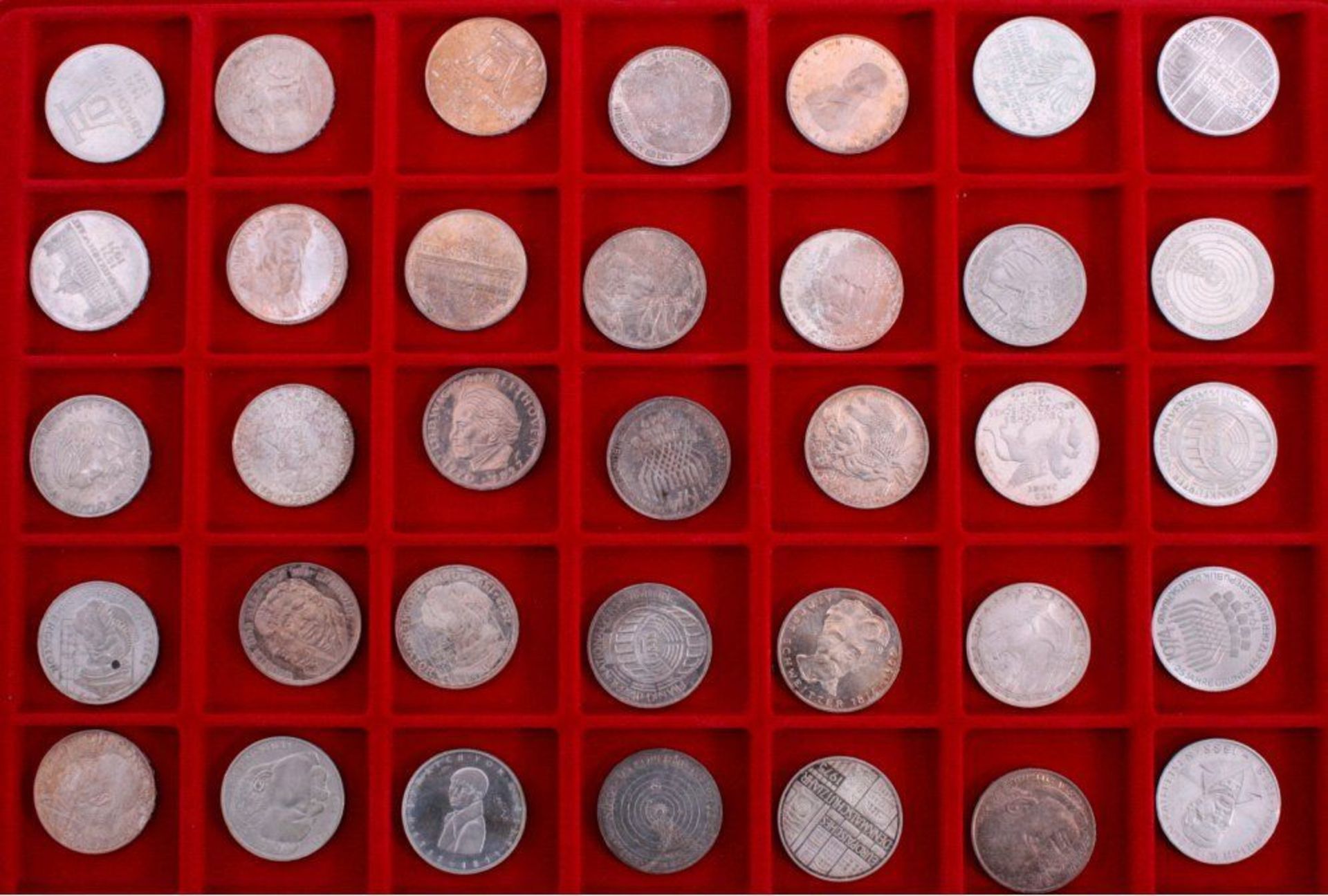 Reserve: 50 EUR        Sammlung 5 Mark Gedenkmünzen, gemischt bis 1979 35 Stück in unterschiedlicher