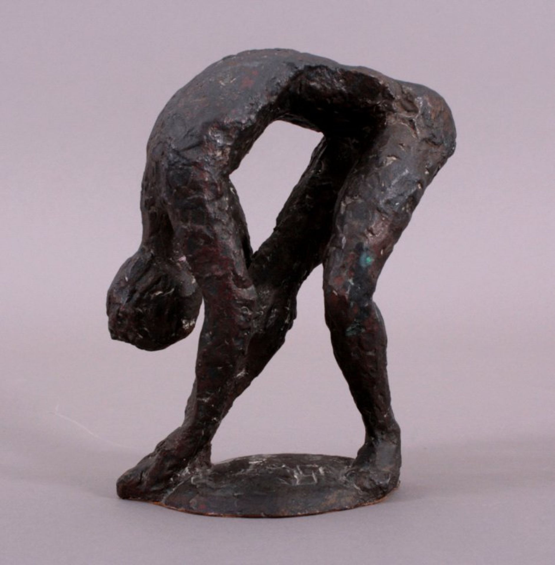 Monogrammist U.P.?, TänzerinBronze-Skulptur, dunkelbraun und partiel grünlich patiniert,weibliche