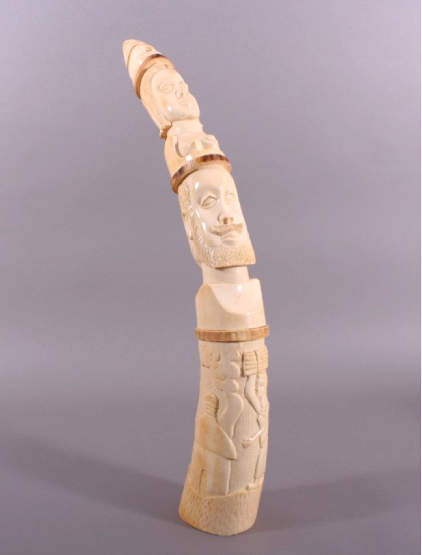 Afrikanischer Stoßzahn um 1900umlaufend schöne Schnitzarbet, ca. H-76 cm, 4,6 Kg.Mindestpreis: