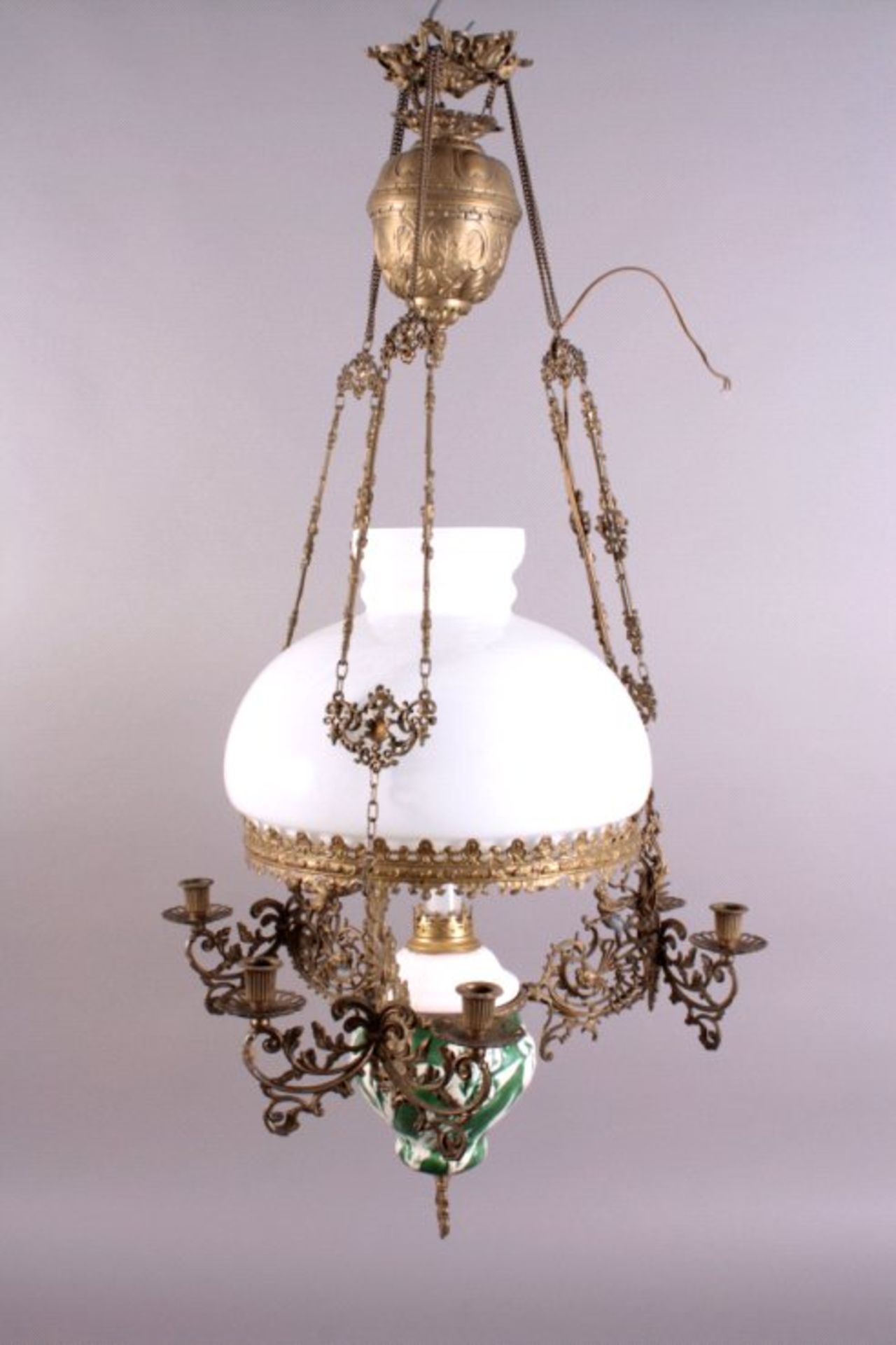 Petroleumlampe um 19007-flammig mit 3 Kerzenhalter, aus Messing gefertigt,elektrifiziert,