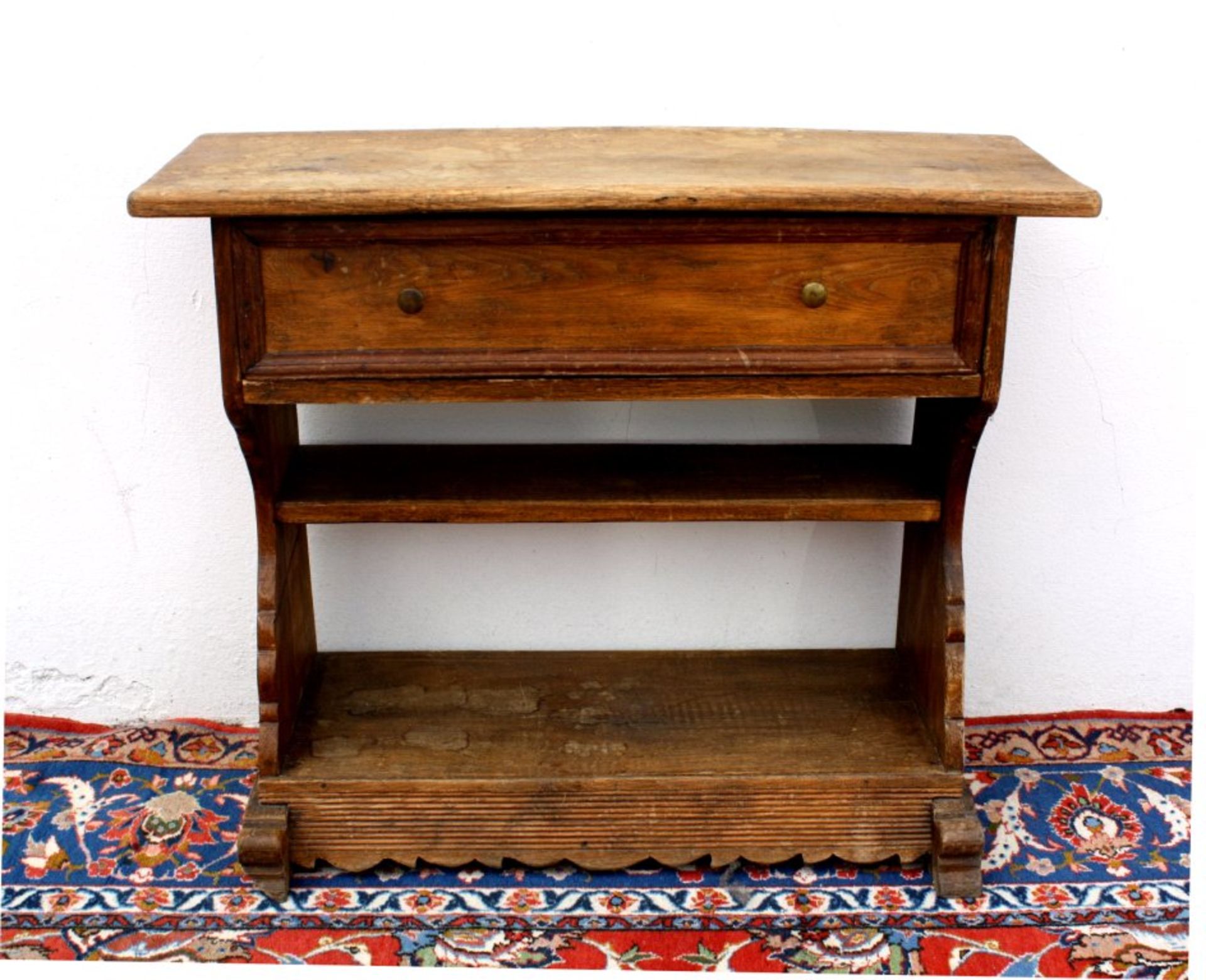 Kleiner Holztisch 19. Jh.mit 1 Schublade und Zwischenablage, Eiche massiv.ca.67x79x28 cm.