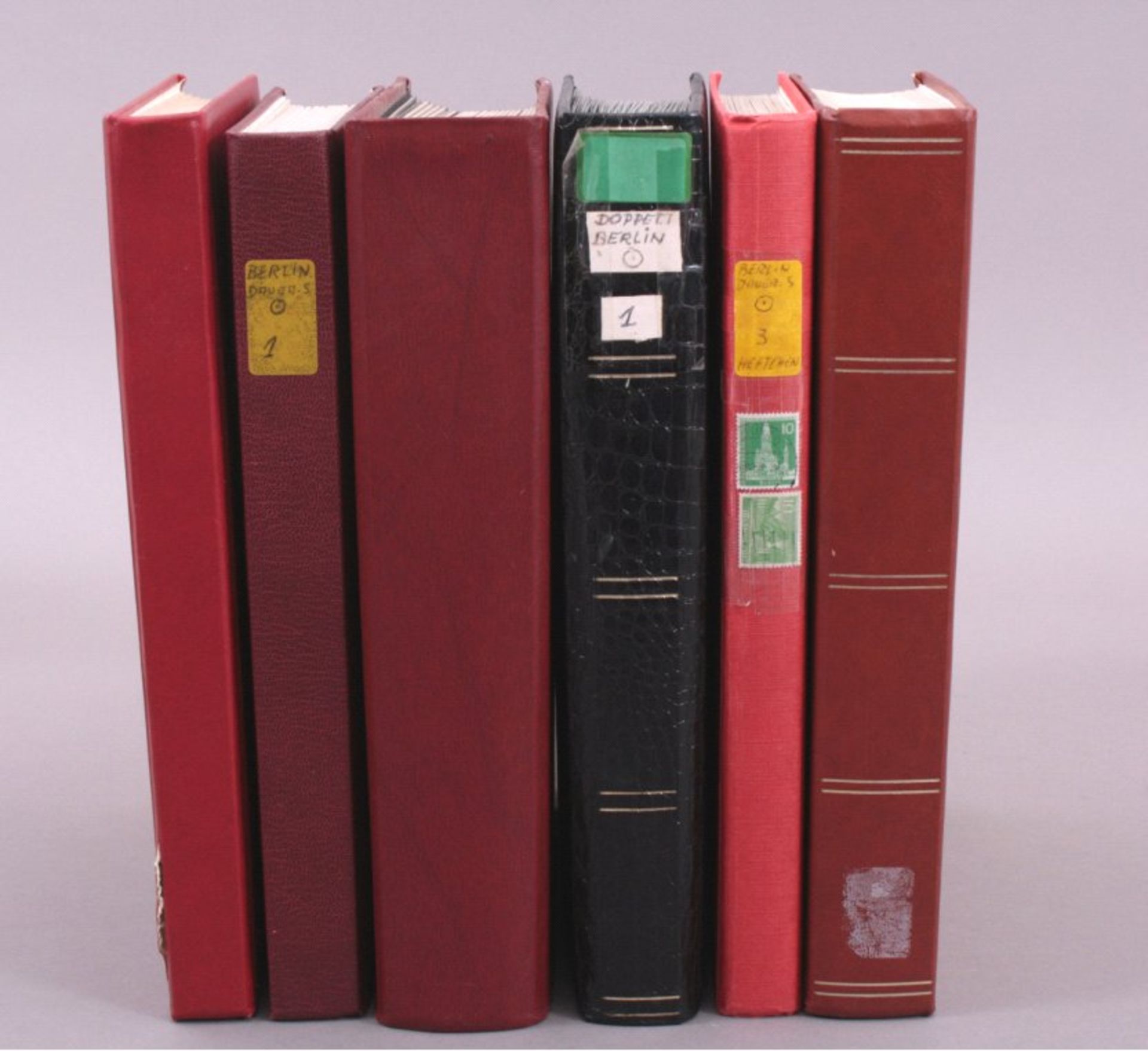 Berlin 1948-1990, gestempeltes Lagerin 6 großformatigen Einsteckbüchern mit Dauerserien