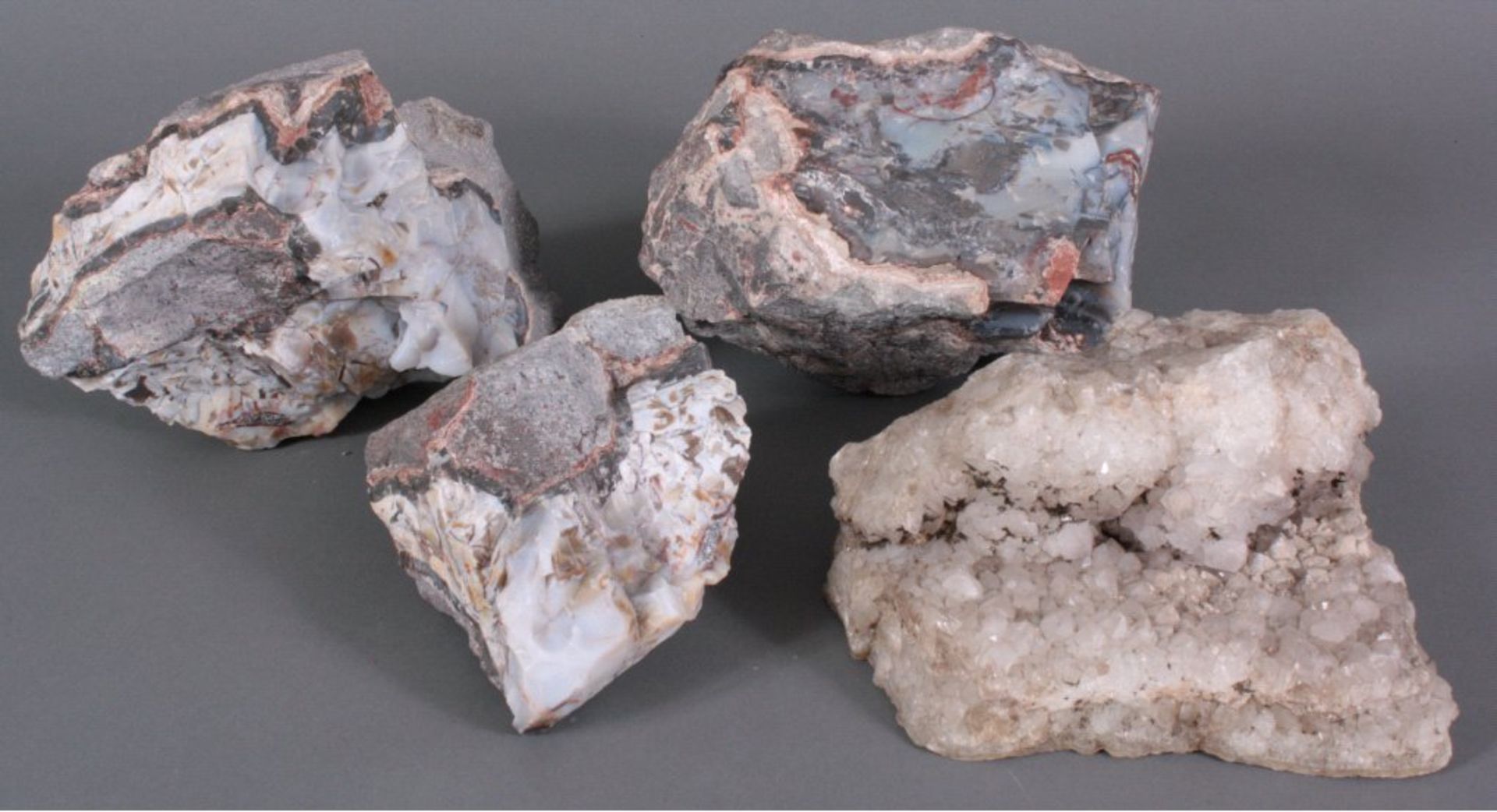 Konvolut Mineralien, 4-TeileVerschiedene Mineralien in unterschiedliche Ausführungen