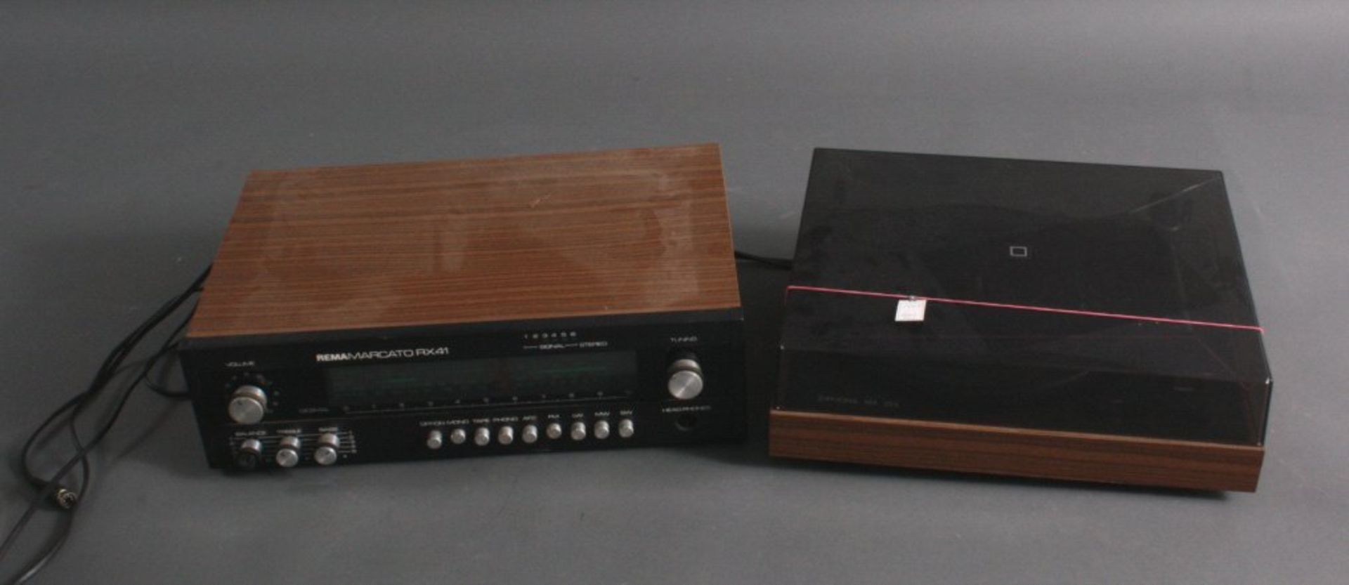 Stereoanlage aus den 70er JahrenHersteller Rema, Modell Marcato RX41 und ein PlattenspielerZiphona