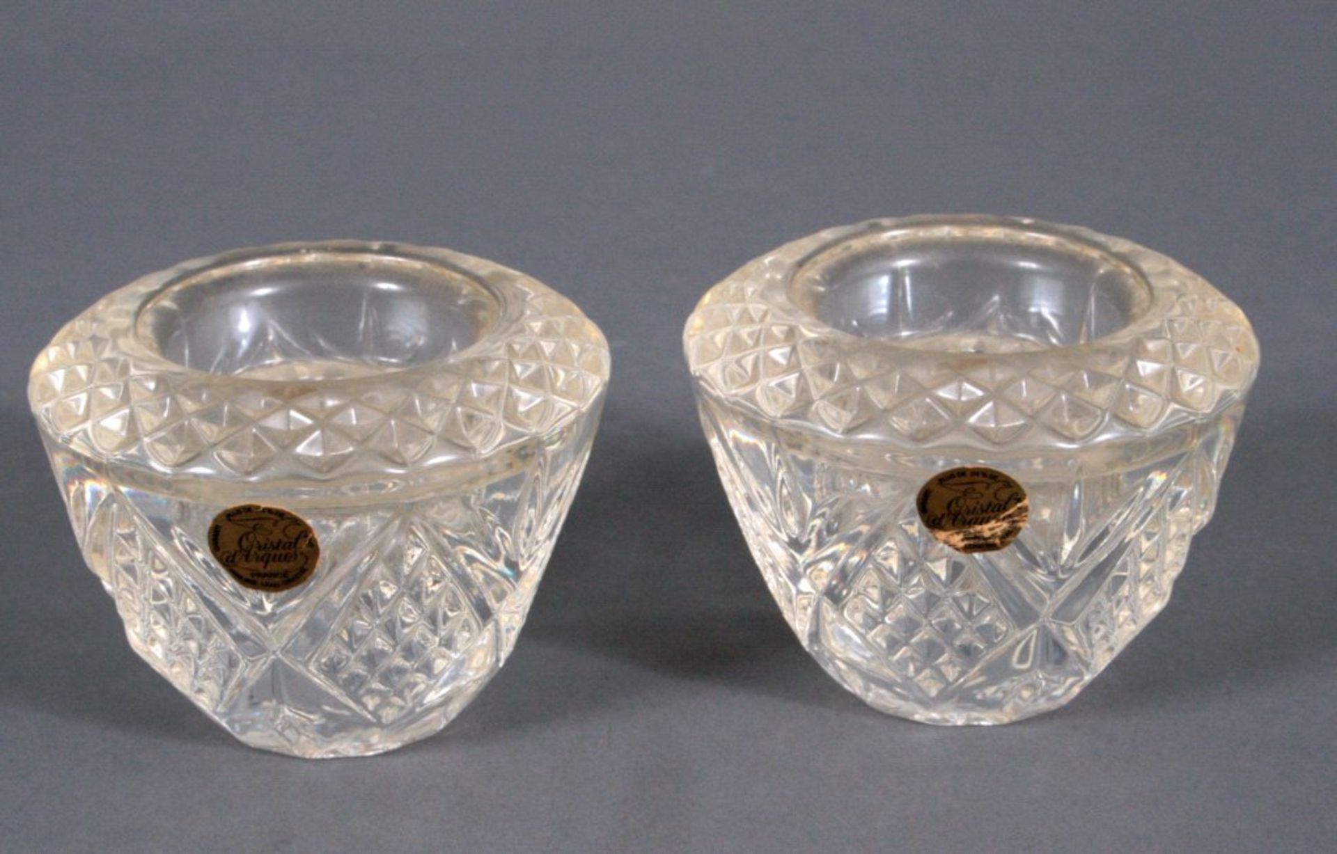 Kerzenständer aus Kristall, Frankreich 2. Hälfte 20. Jh.2 Stück, runde Form, geschliffen und