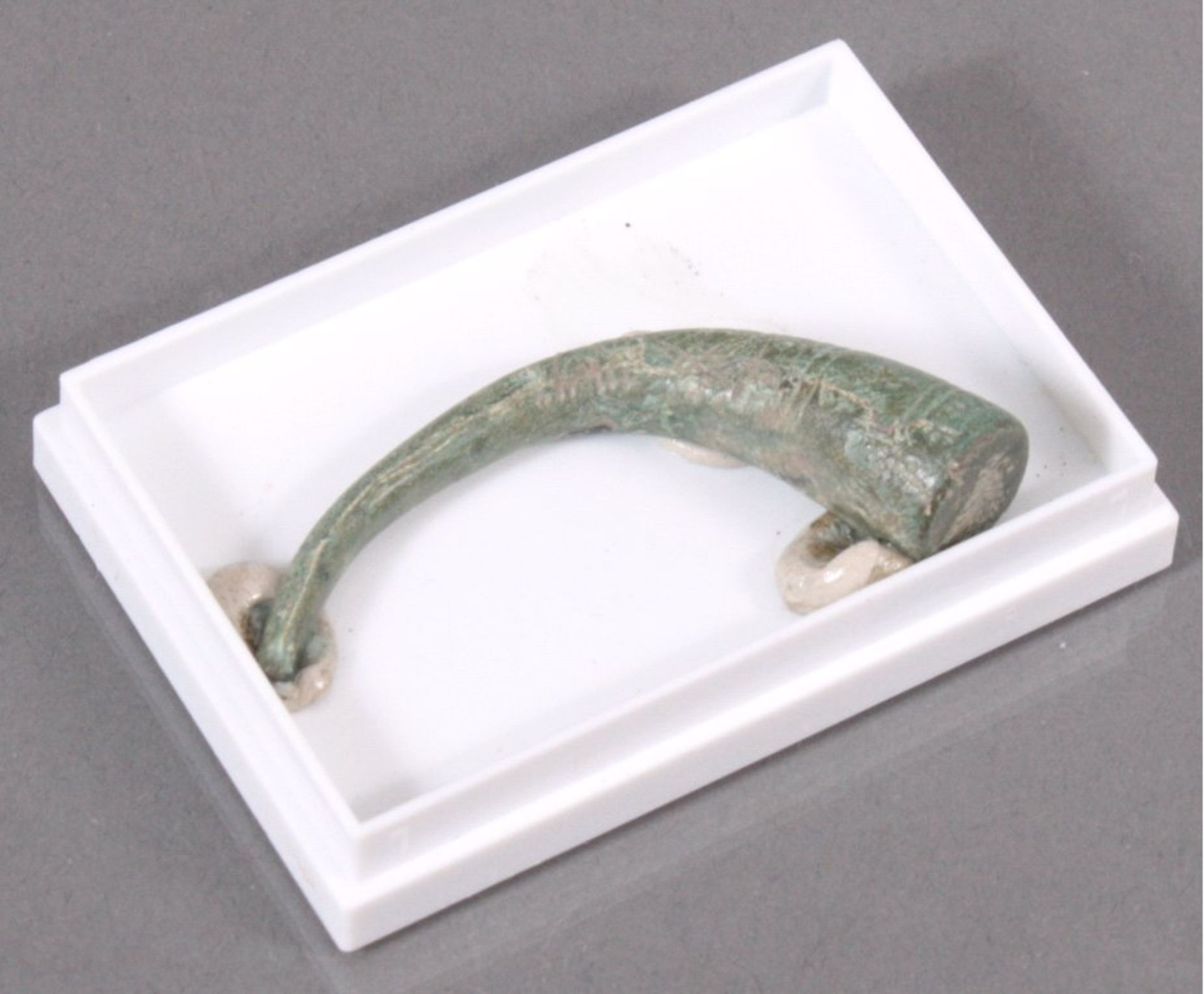 Roemischer Bronyearmreif, halber verzierter.ca. L-5 cm

Dieses Los wird in einer online-Auktion ohne