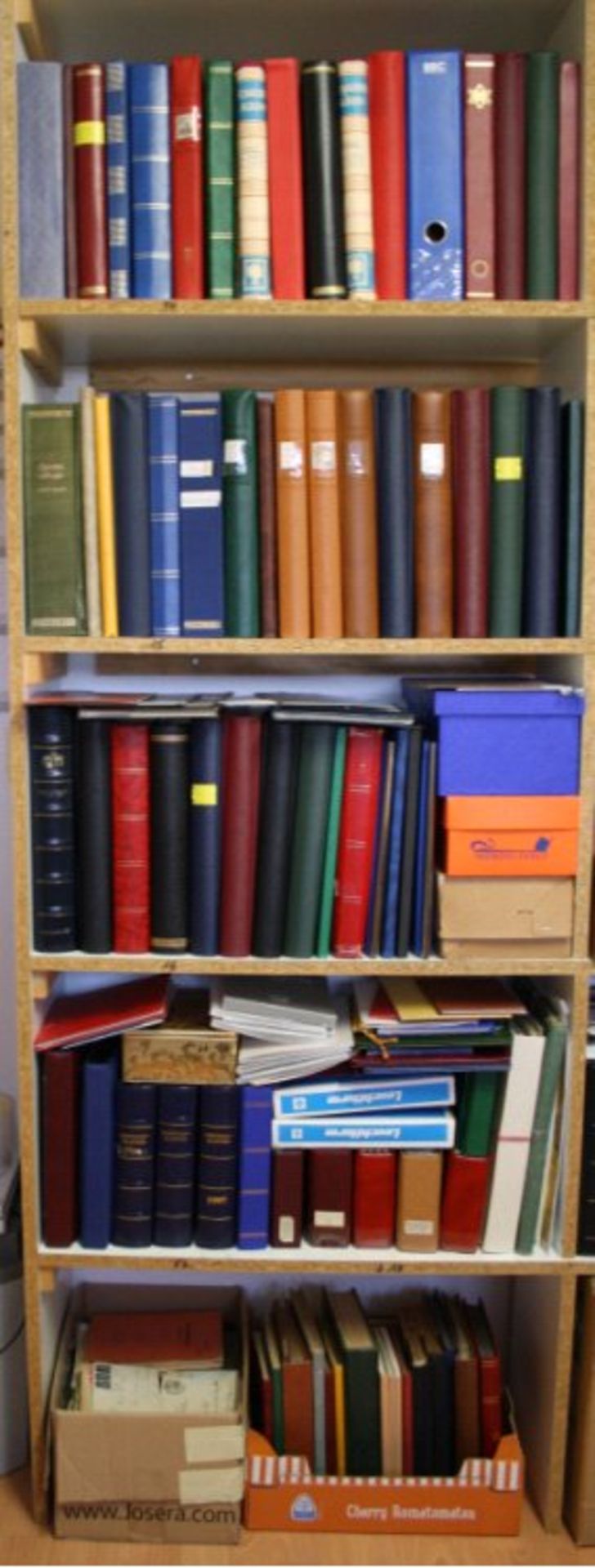 Der Sigehard Nachlassreichhaltiger Nachlass im Regal mit 50 großen Alben undEinsteckbüchern. Dabei