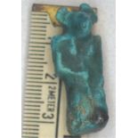 Beschützerfigur, Ägypten 18. bis 20. DynastieFayence mit blauer Glasur, schöne Patina, ca. L-3,2