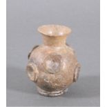 Kugelflasche, römisch, östlicher Mittelmeerraum8 bis 10 Jh. n. Chr. Farbloses Glas. Kugelförmiger