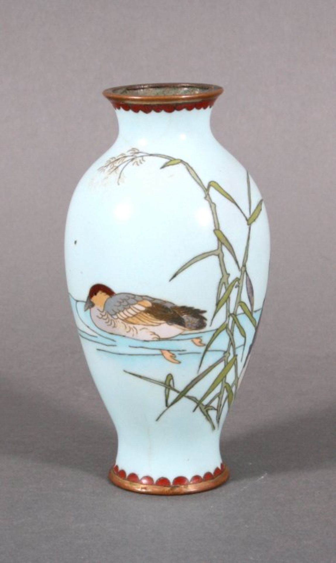 Antike Cloisonné Vase, China um 1900Balusterförmige, nach unten verjüngende Vase,