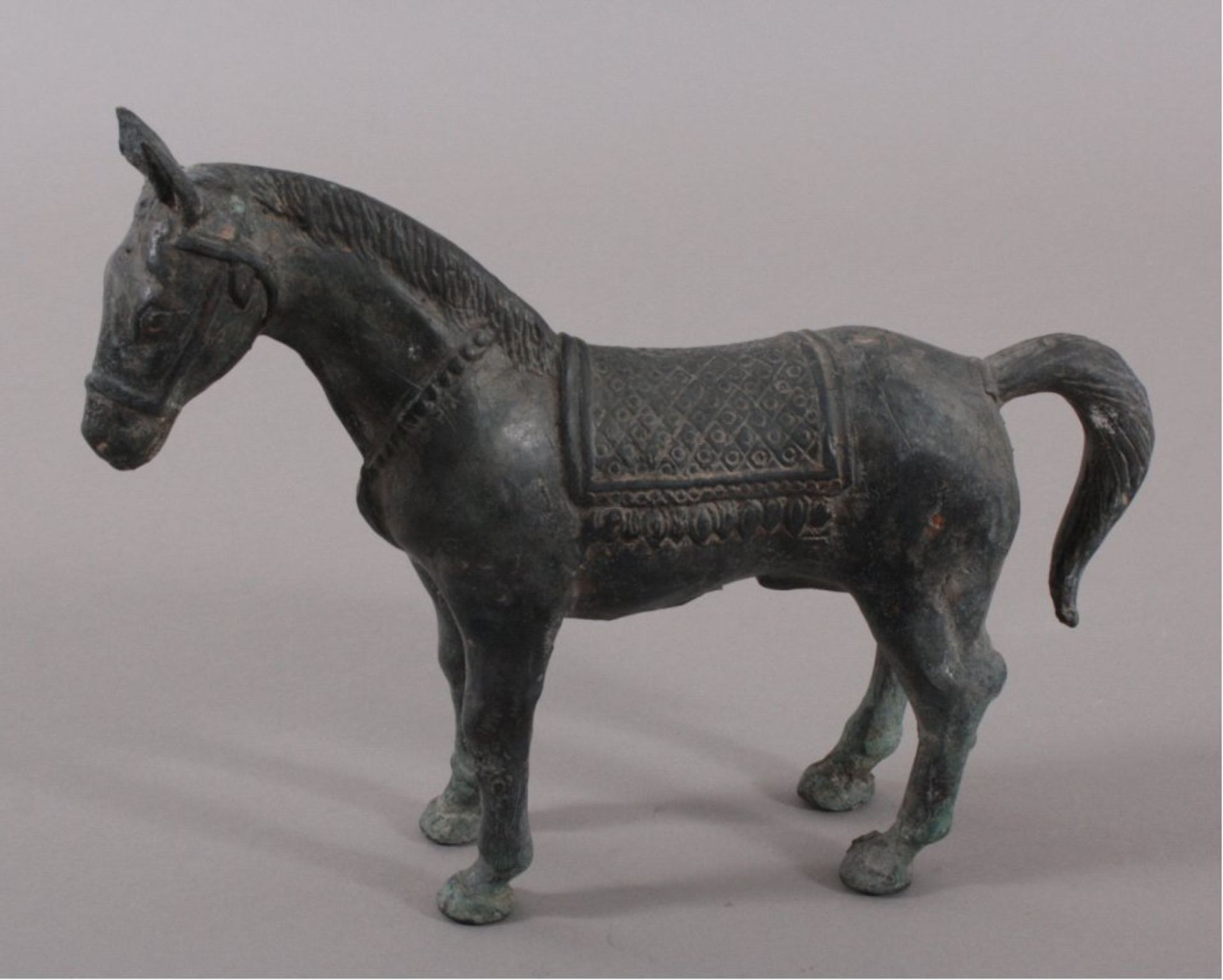 Pferde-Skulptur, Thailand 20. Jh.Bronzeskulptur, dunkel patiniert, ca. H-20, L-25 cm