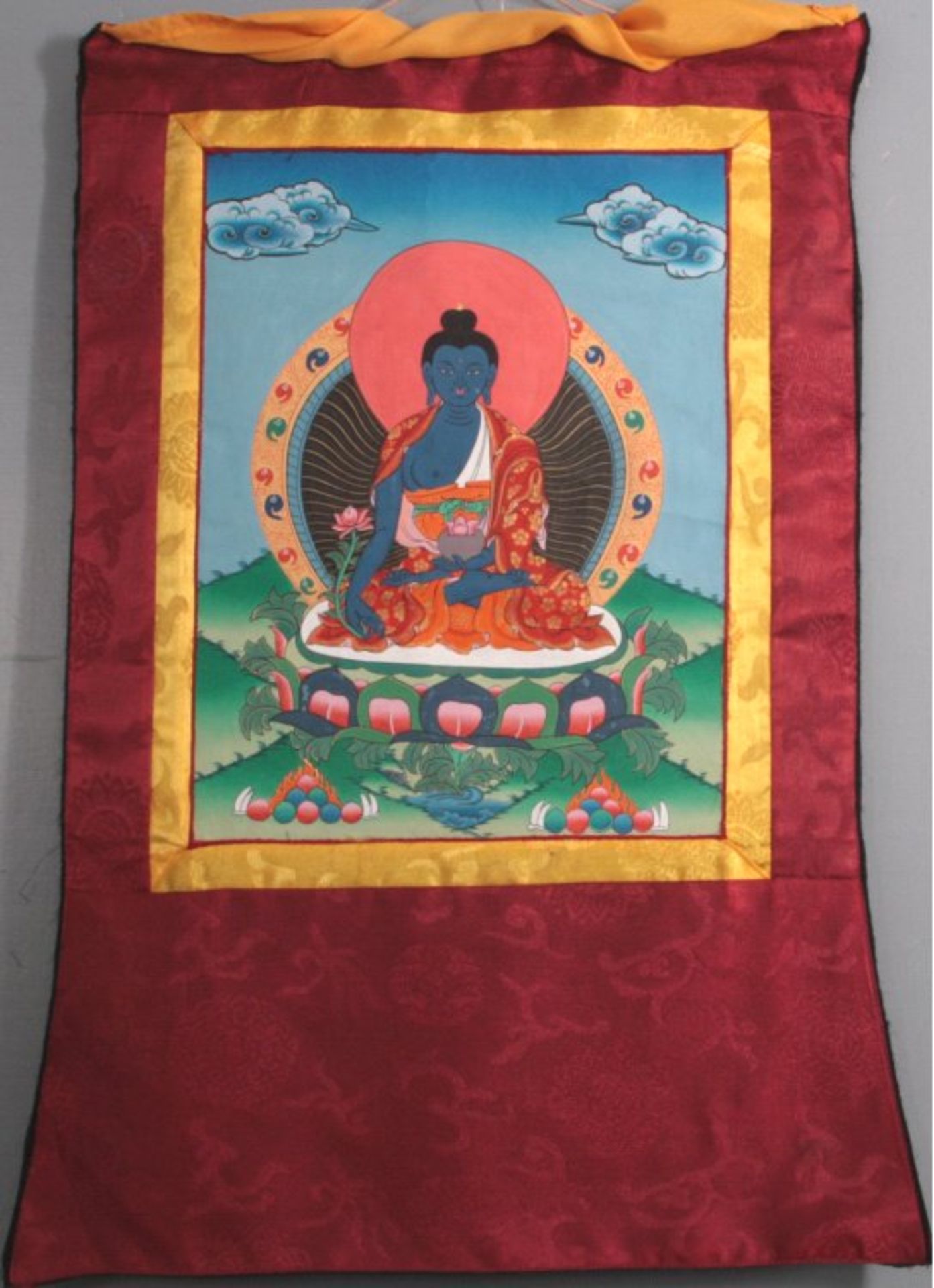 Thanka, Tibet 20. Jh.Bemalt mit Medizinbuddha auf Lotusthron sitzend, ca.62x41cm
