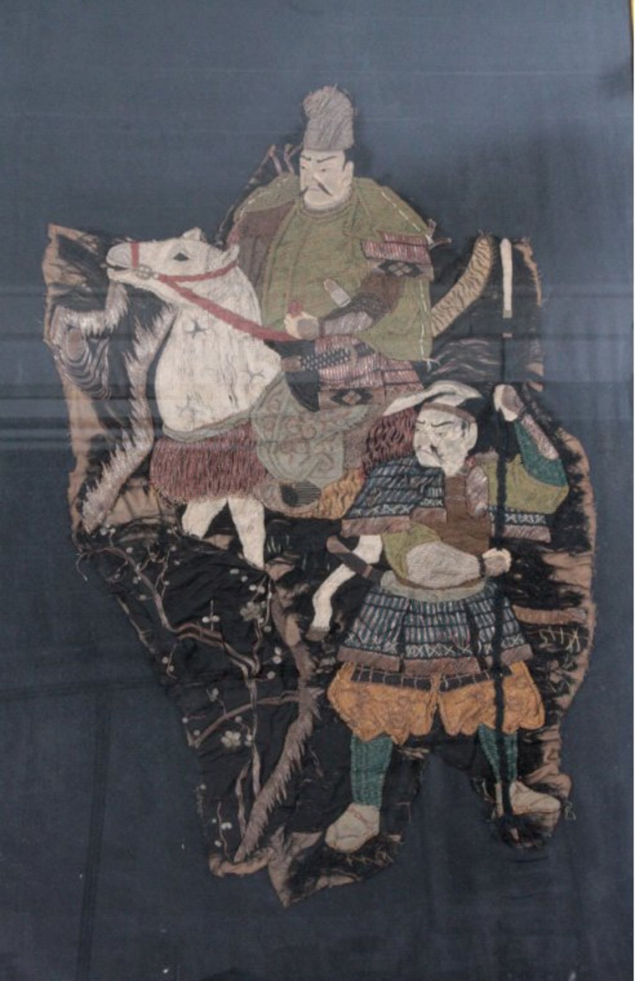 Samuraistickerei, Japan 18./19.aus Silber und Goldfäden auf Seide gestickt, MotivGeneral mit