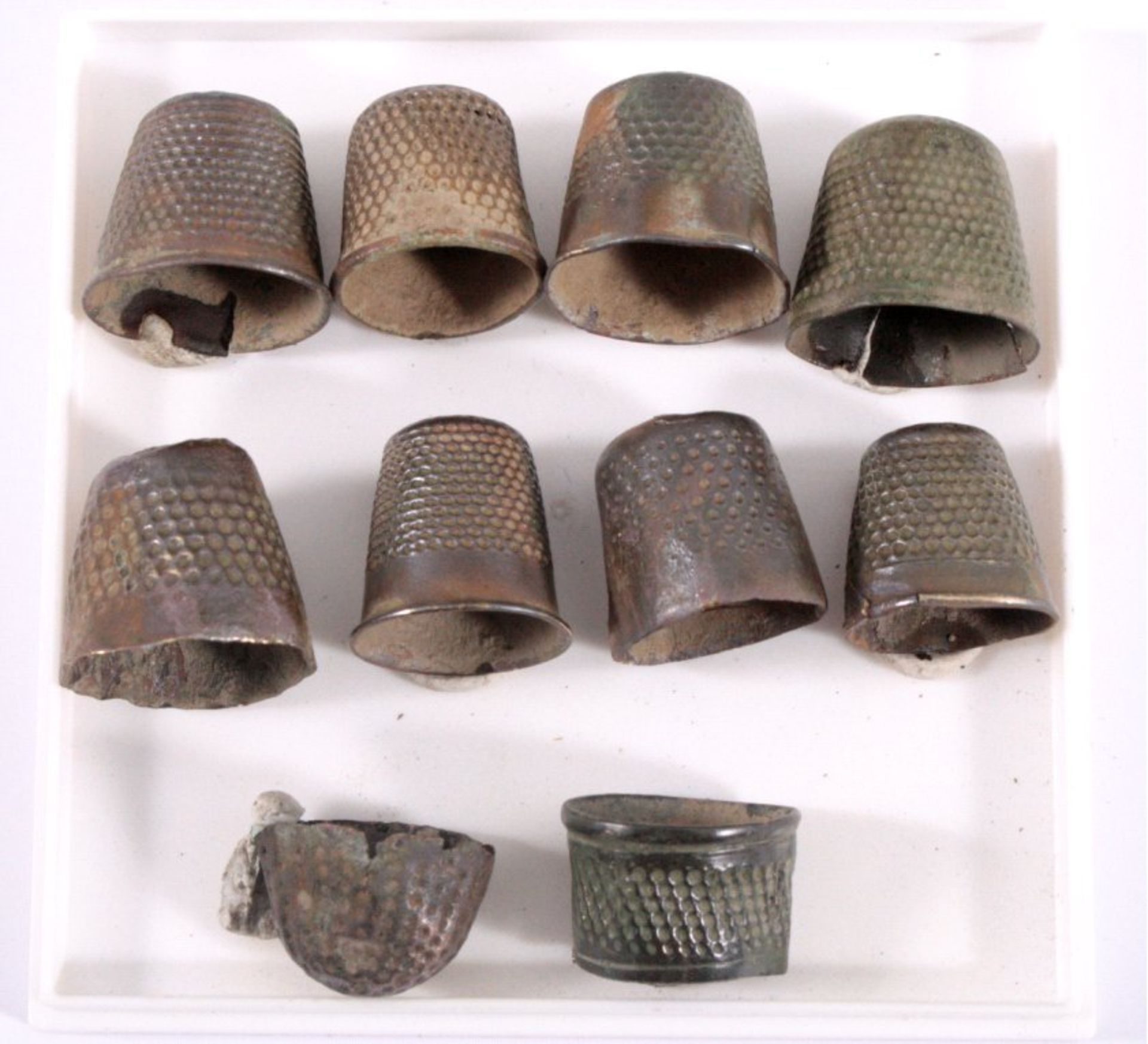 10 Fingerhüte von der Römerzeit bis zum Mittelalterca. L 1,2 cm bis 1,7 cm