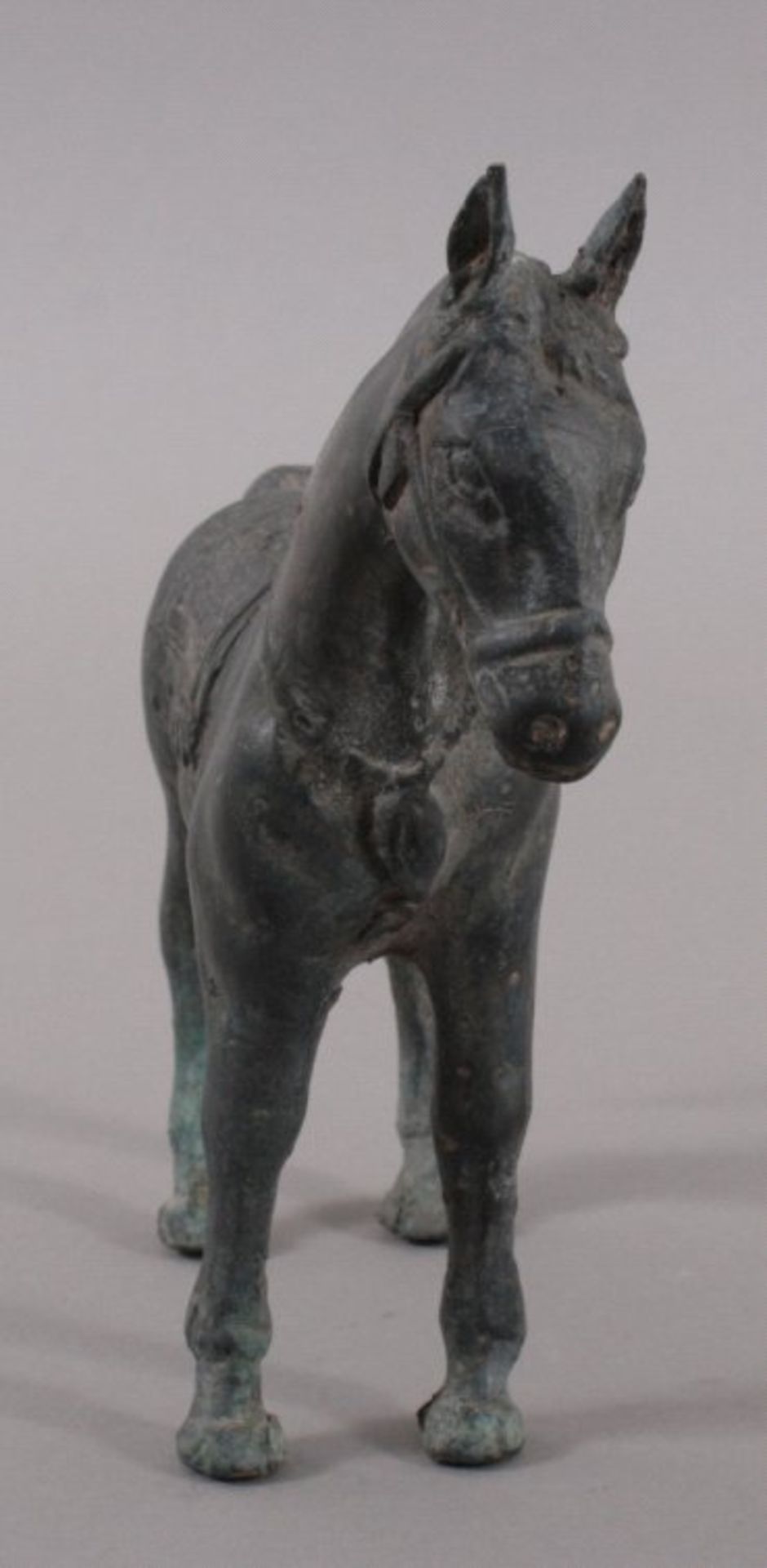 Pferde-Skulptur, Thailand 20. Jh.Bronzeskulptur, dunkel patiniert, ca. H-20, L-25 cm - Bild 2 aus 2