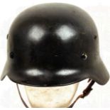 STAHLHELM M 35, schwarz nachlackierte Glocke m. Herst. "ET 64" u. Nrn.-Stempel "3656" sowie "T"