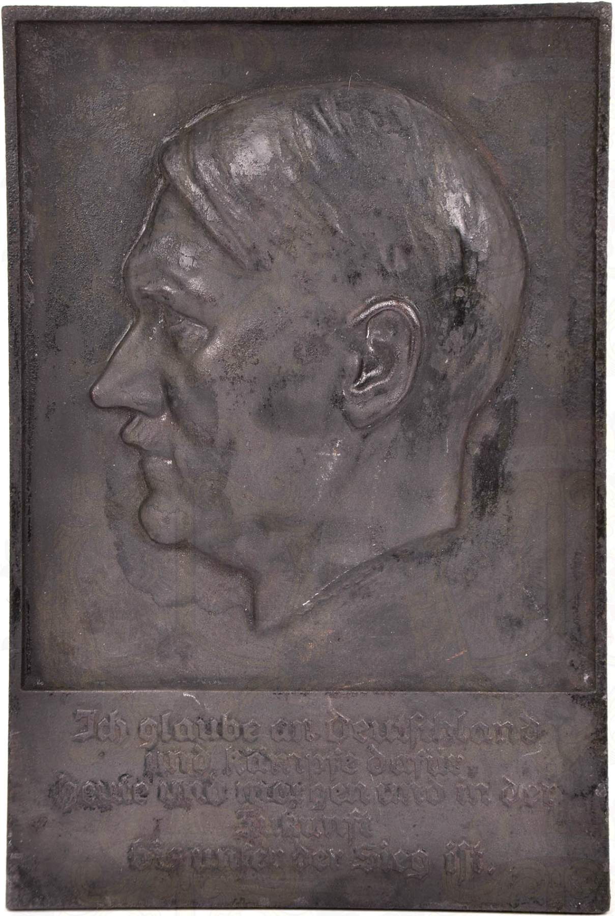 WANDRELIEF ADOLF HITLER, Eisenguss, matt geschwärzt, Kopfprofil, im Hals sign. "W. Wolff 33", m.