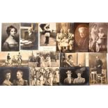 12 FOTO-AK, dabei: W II, Auguste Victoria, Kronprinz u. seine Kinder, Prinz u. Prinzessin Eitel