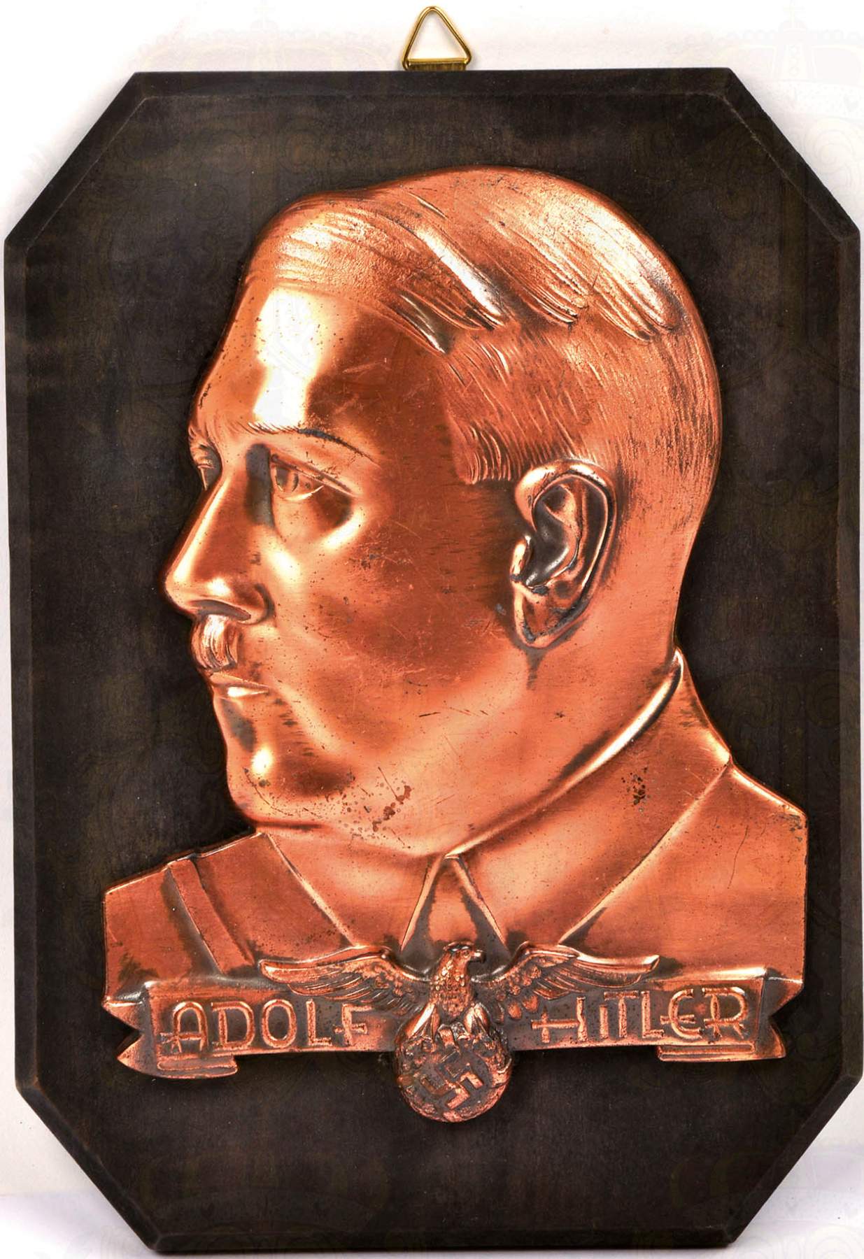 RELIEF ADOLF HITLER, Kopfportrait im Profil, Weißmetall/bronziert, m. Hoheitsadler u. Schriftzug,