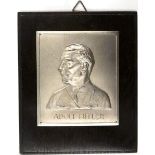 WANDRELIEF, Brustportrait A. Hitler im 3/4-Profil, Tombak, geprägt, verslb., 13x11 cm, auf