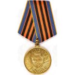 MEDAILLE "DEN VERTEIDIGERN DER HEIMAT, f. Veteranen der Ukr. Armee, Messing, a. Tragespange, um 1995