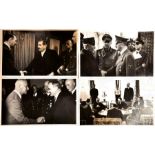 FOTOGRUPPE Pressefoto und 8 Foto-AK, meist unbekannte Momentaufnahmen v. Besuch des Sowjetischen