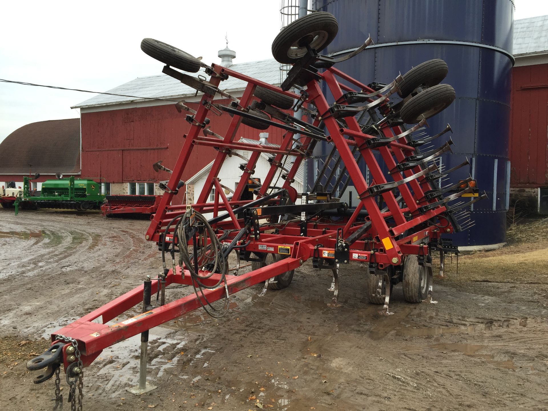 Case IH tiger-mate II 26.5' field cultivator