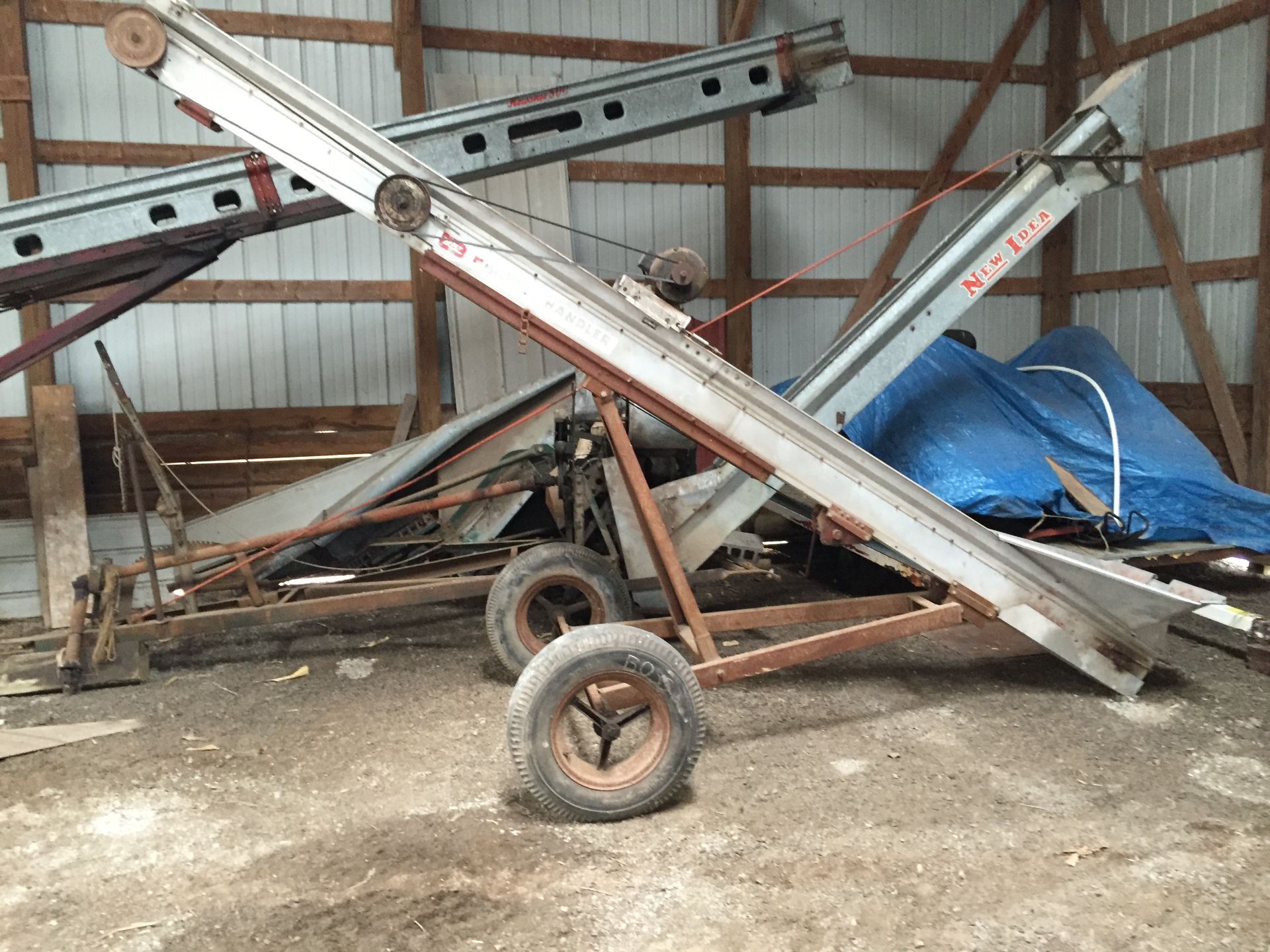 Harvest Handler 15' electric elevator