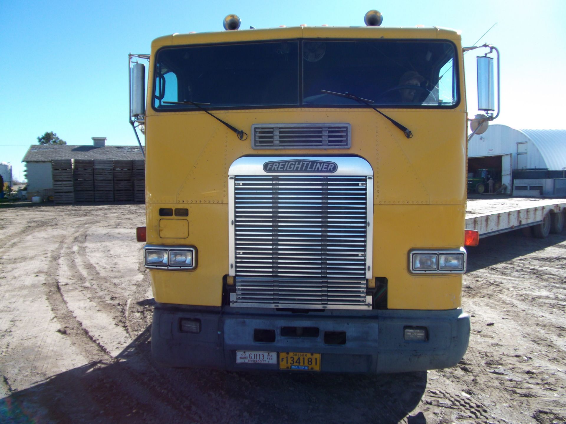 1991 Freightliner tandem Detroit 60 15spd trans 5th wheel hitch - Image 3 of 4