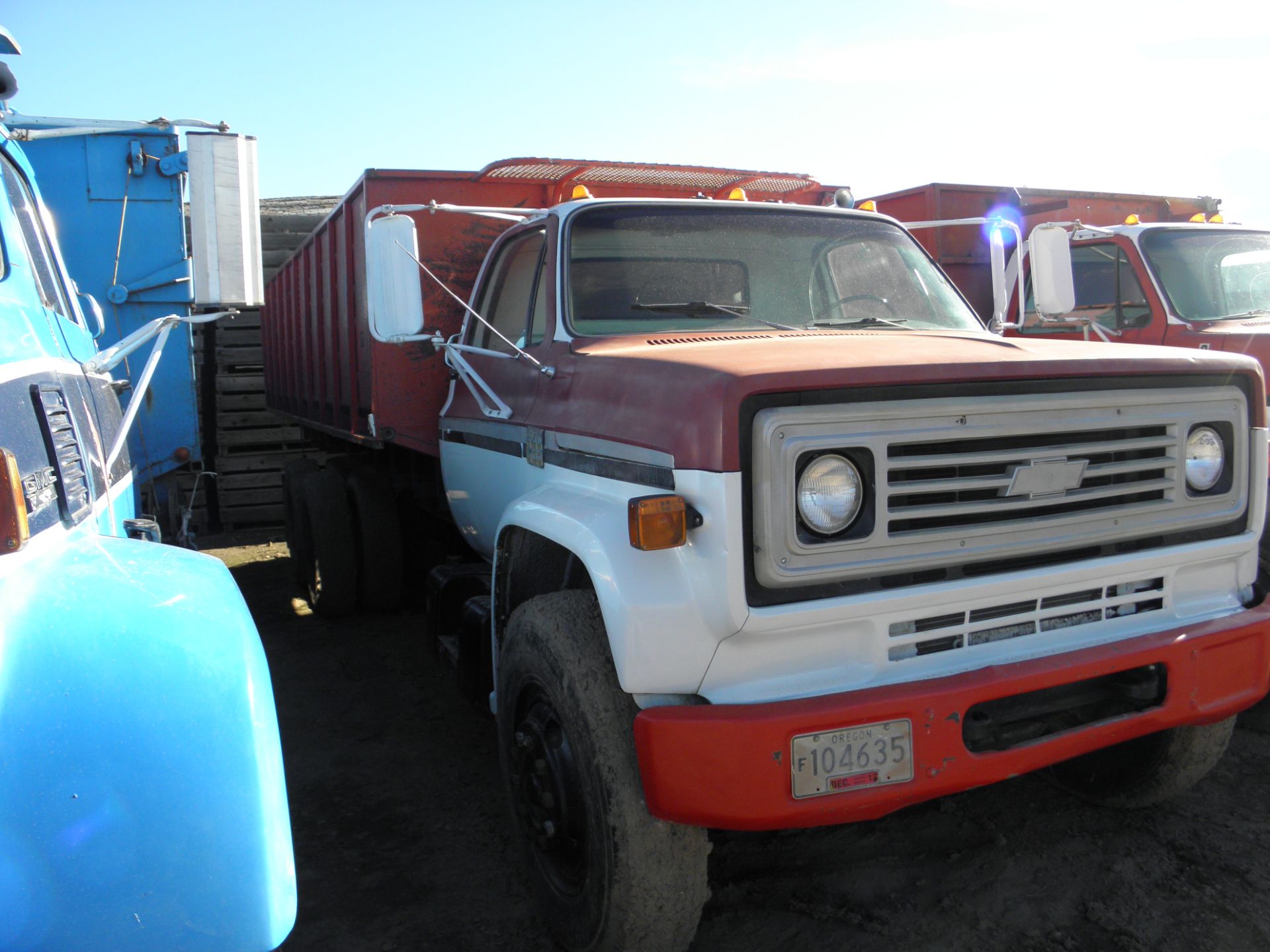 1973 Chevy C-65 tandem V-8 5spd 4spd trans 20â€™ comb bed w/hoist