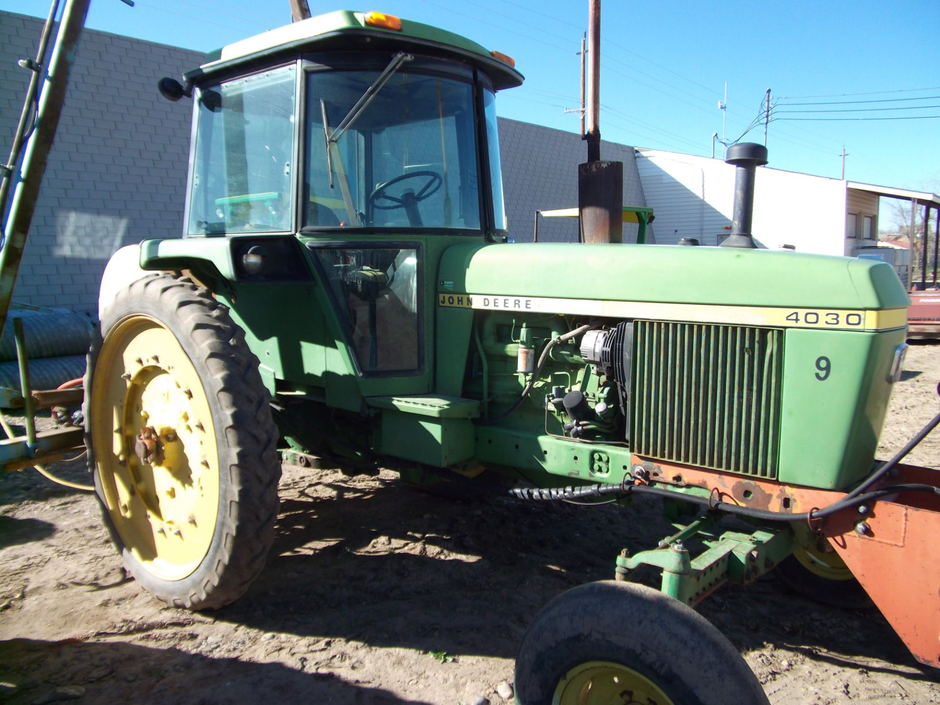 JD 4030   quad  trans 2  hyd remotes 9.5 X 48  rubber - Image 2 of 4