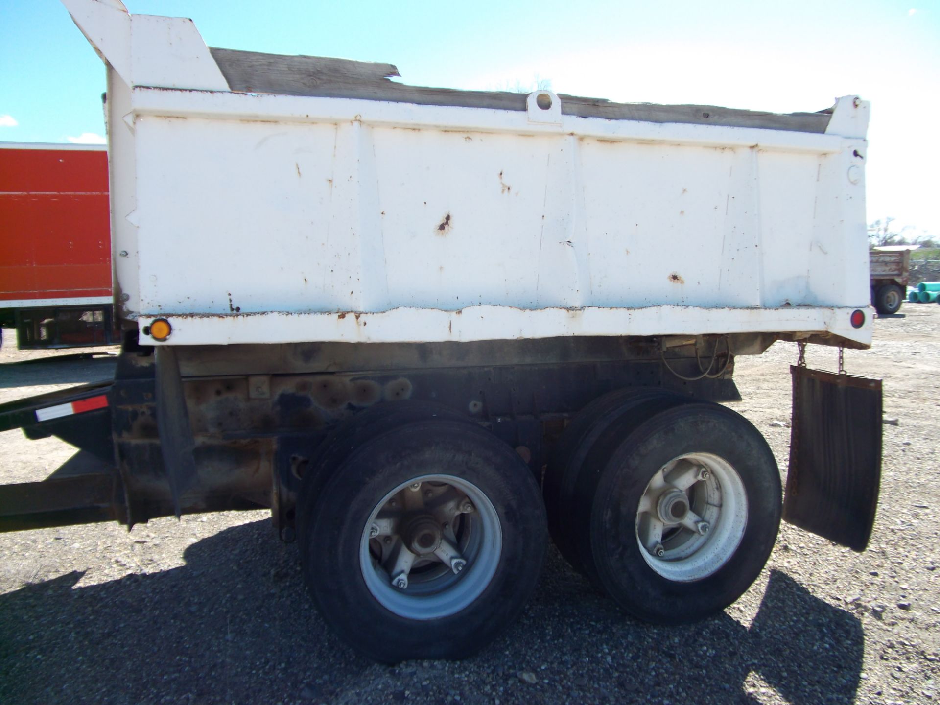 1979 Assembly tandem axle 8yd pup trailer