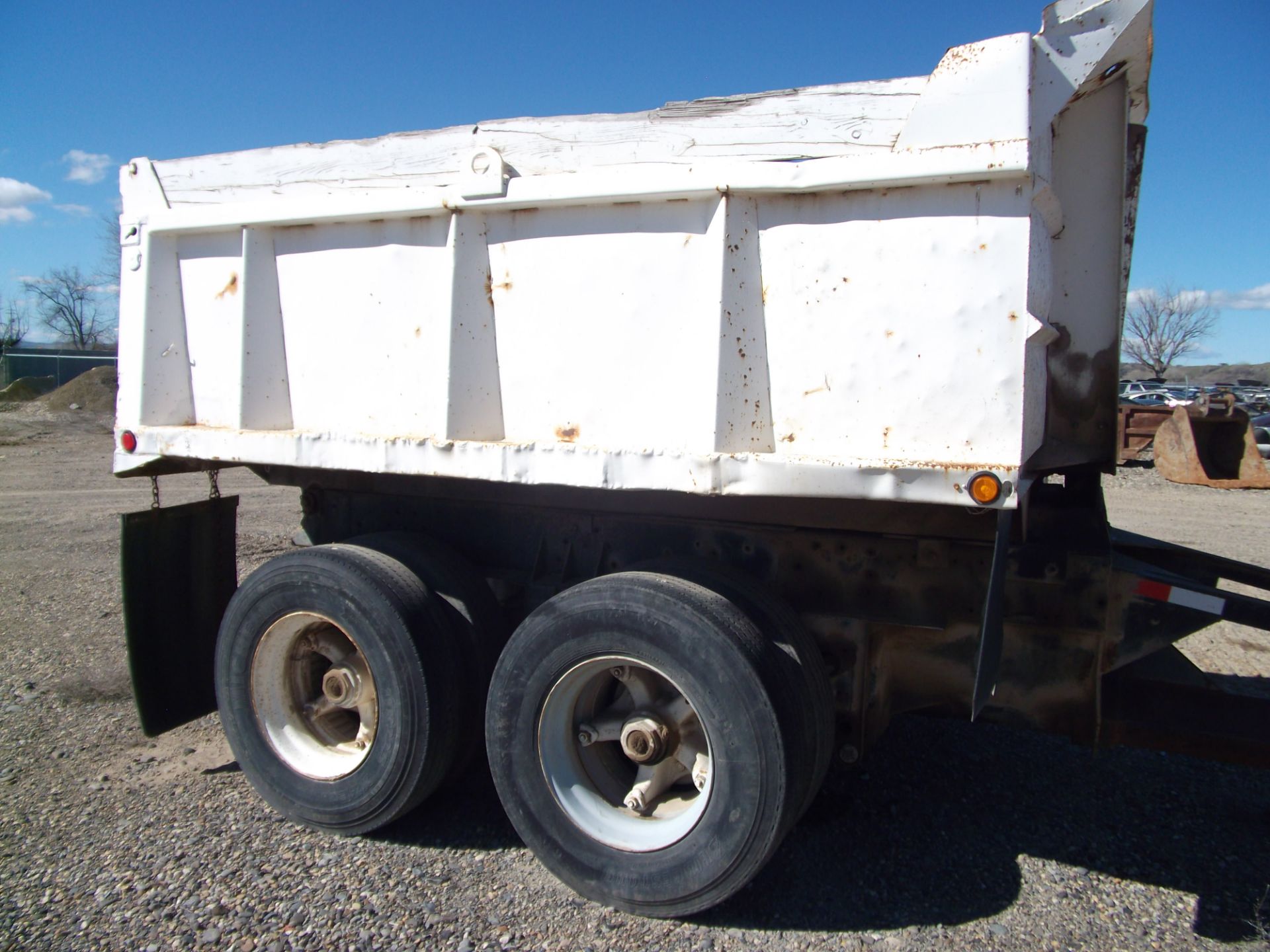 1979 Assembly tandem axle 8yd pup trailer - Image 2 of 5