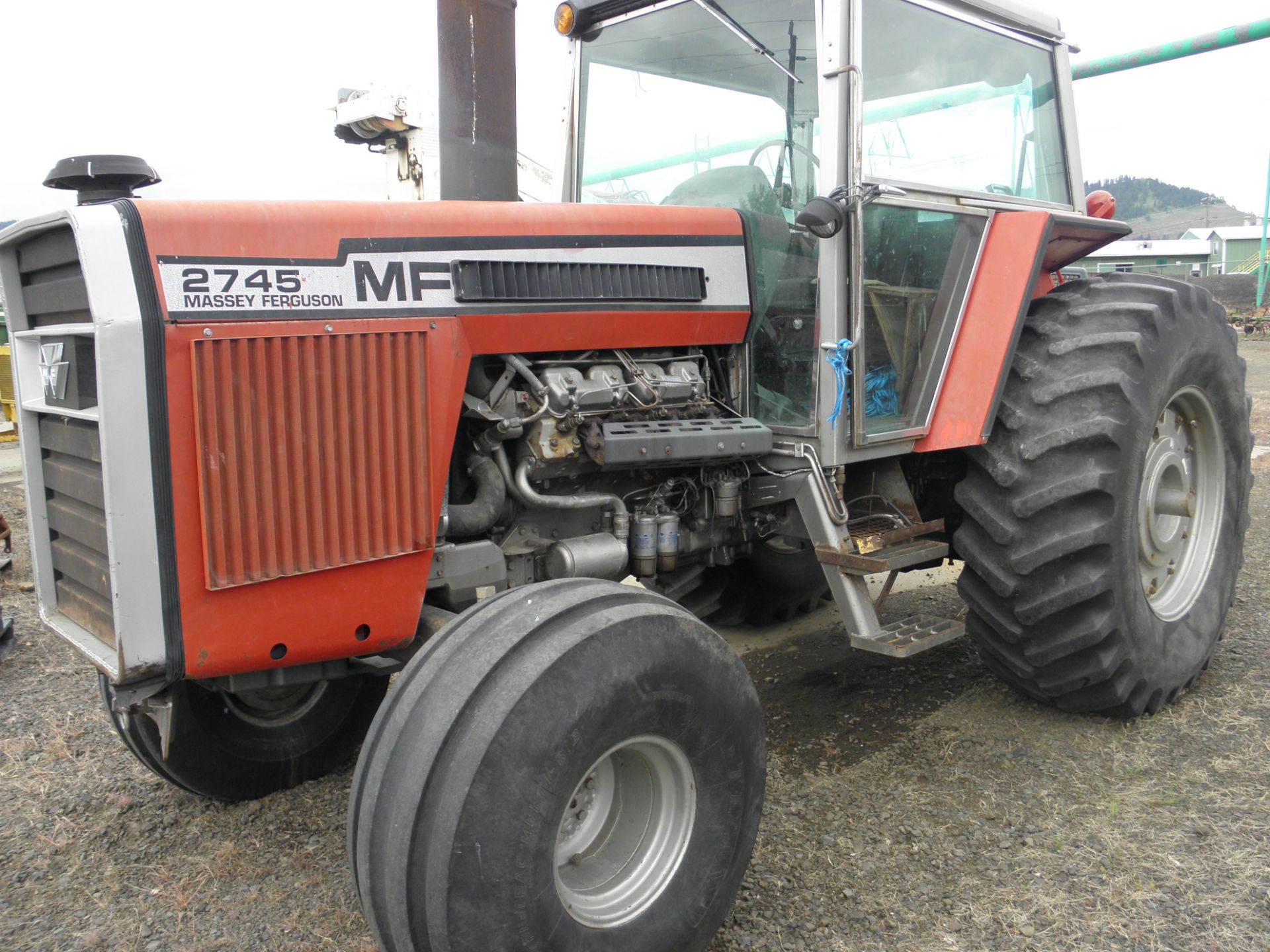 M F 2475 tractor standard trans, 3 hyd remotes 23.1 X 34 rubber