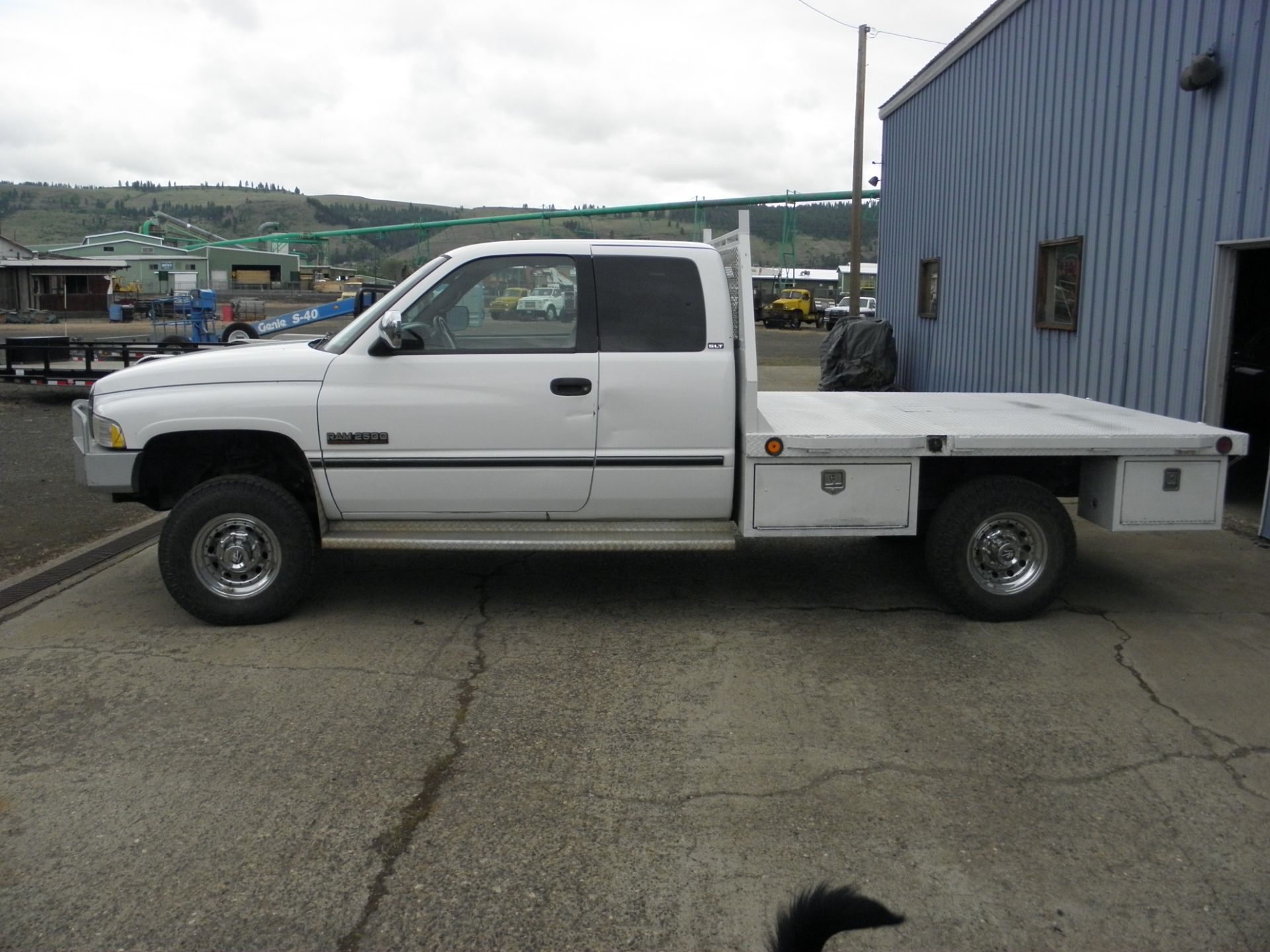 1997 Dodge Ram 2500 4X4 ext Cab PU cummins auto flatbed, 233K miles runs good - Image 2 of 4