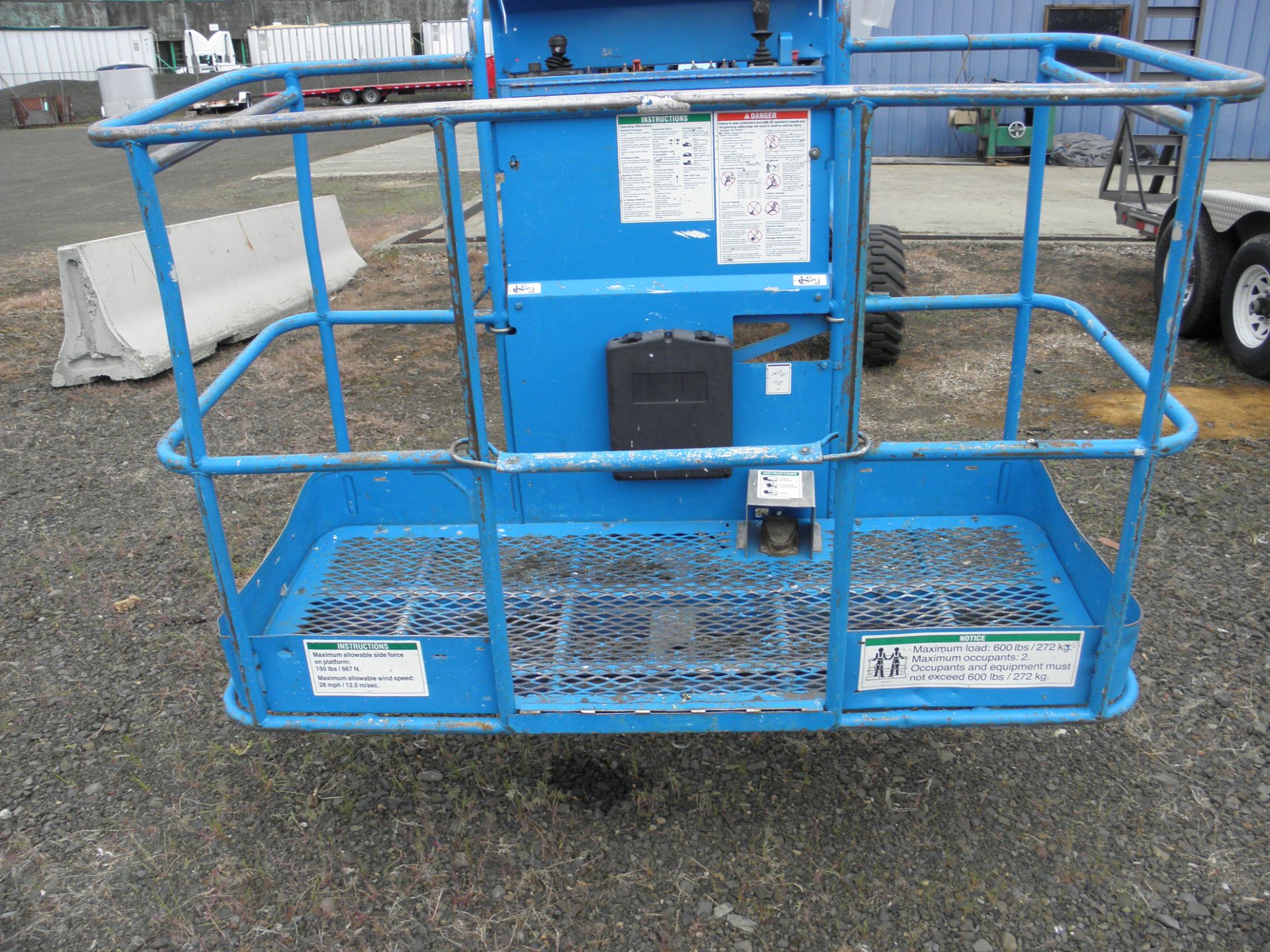 Genie S-40  AWD 40' telescopic boom man lift, Ford gas 4 cyl engine 4142hrs exc cond. - Image 4 of 6