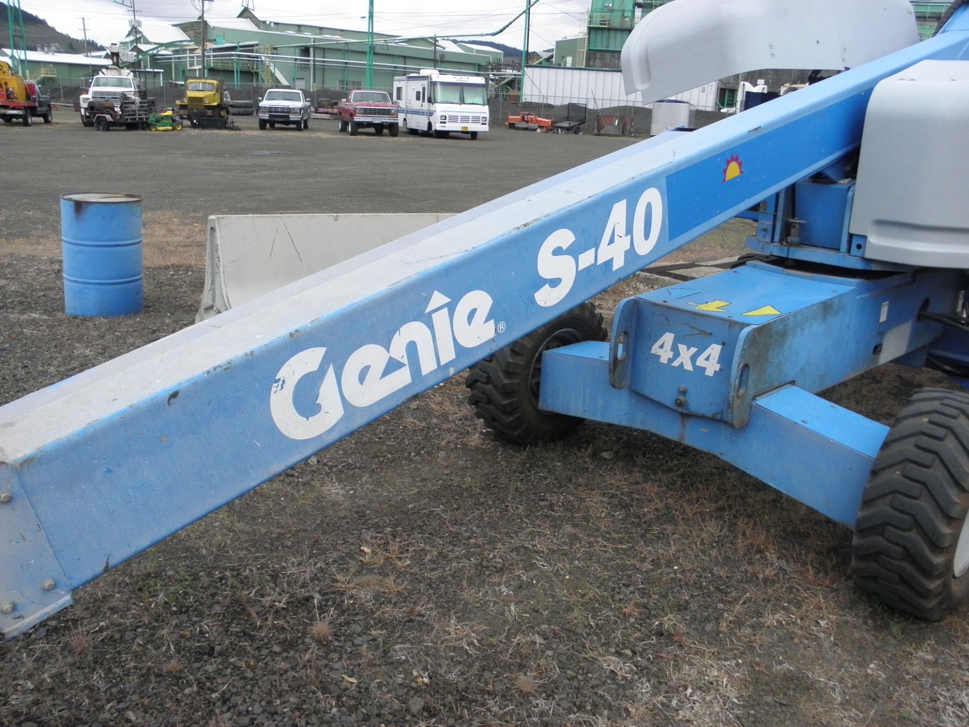 Genie S-40  AWD 40' telescopic boom man lift, Ford gas 4 cyl engine 4142hrs exc cond. - Image 6 of 6