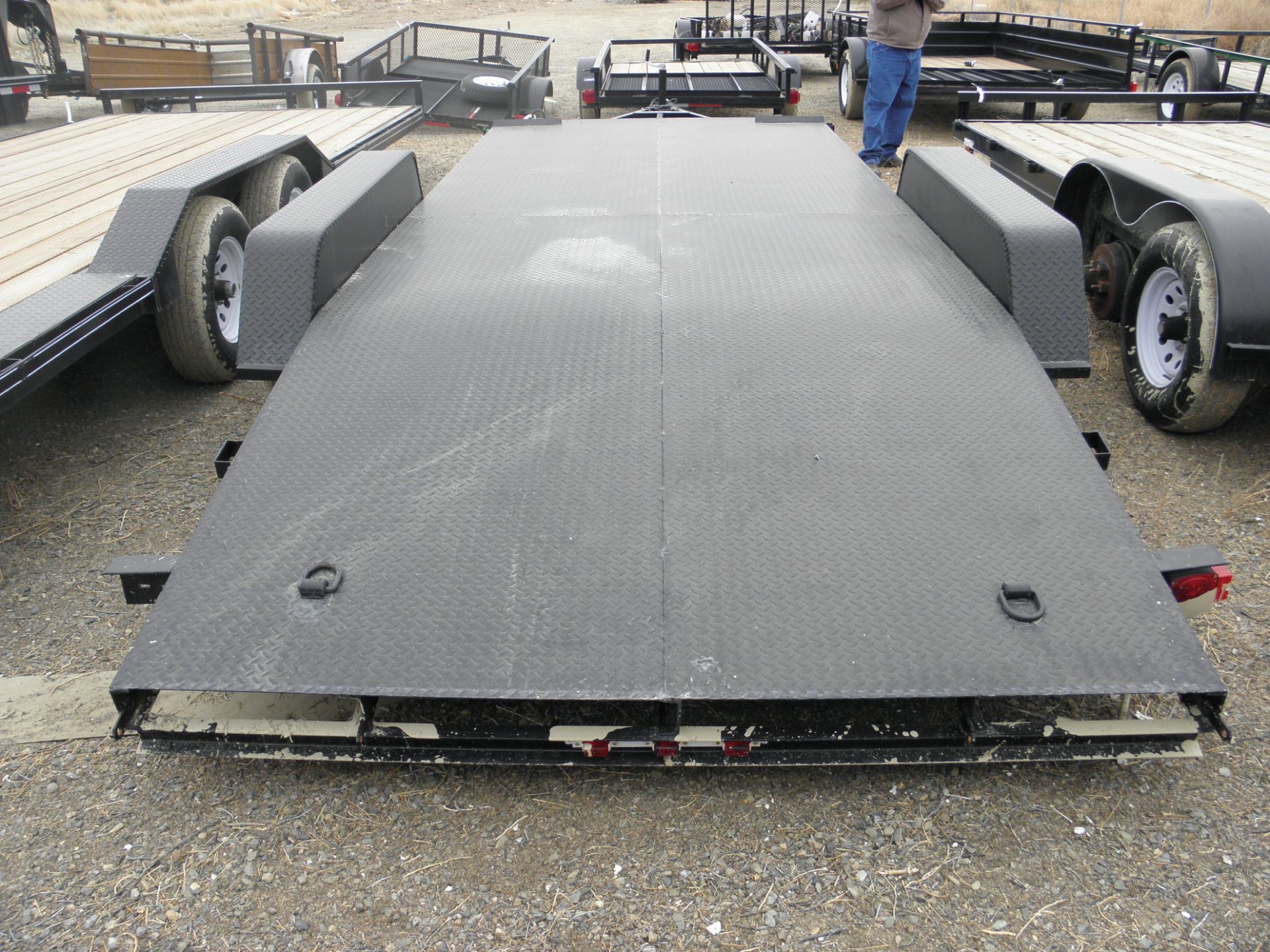 2015 7' X 18' tandem axle flatbed diamond plate deck w/beaver tail - Image 2 of 3