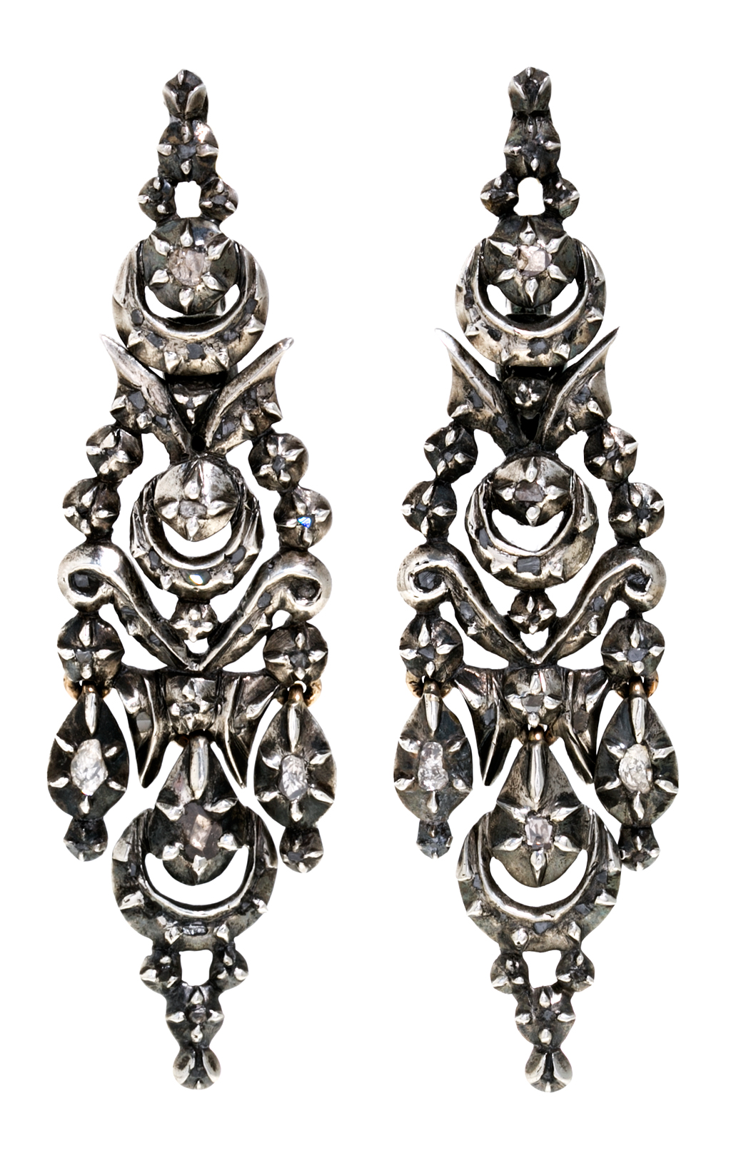 Catalan long silver earrings, 19th Century Silver and rose-cut diamonds, 0.45 cts. Gold clasp. 6,4