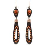 Italian long earrings, 19th Century 9K gold, ebony and coral beads. 9,5 cm. 10,6 gr