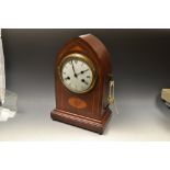 An Edwardian inlaid bracket clock, with