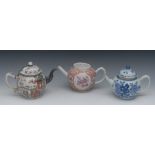 An 18th century Chinese blue and white globular teapot and cover, decorated with peonies, fence